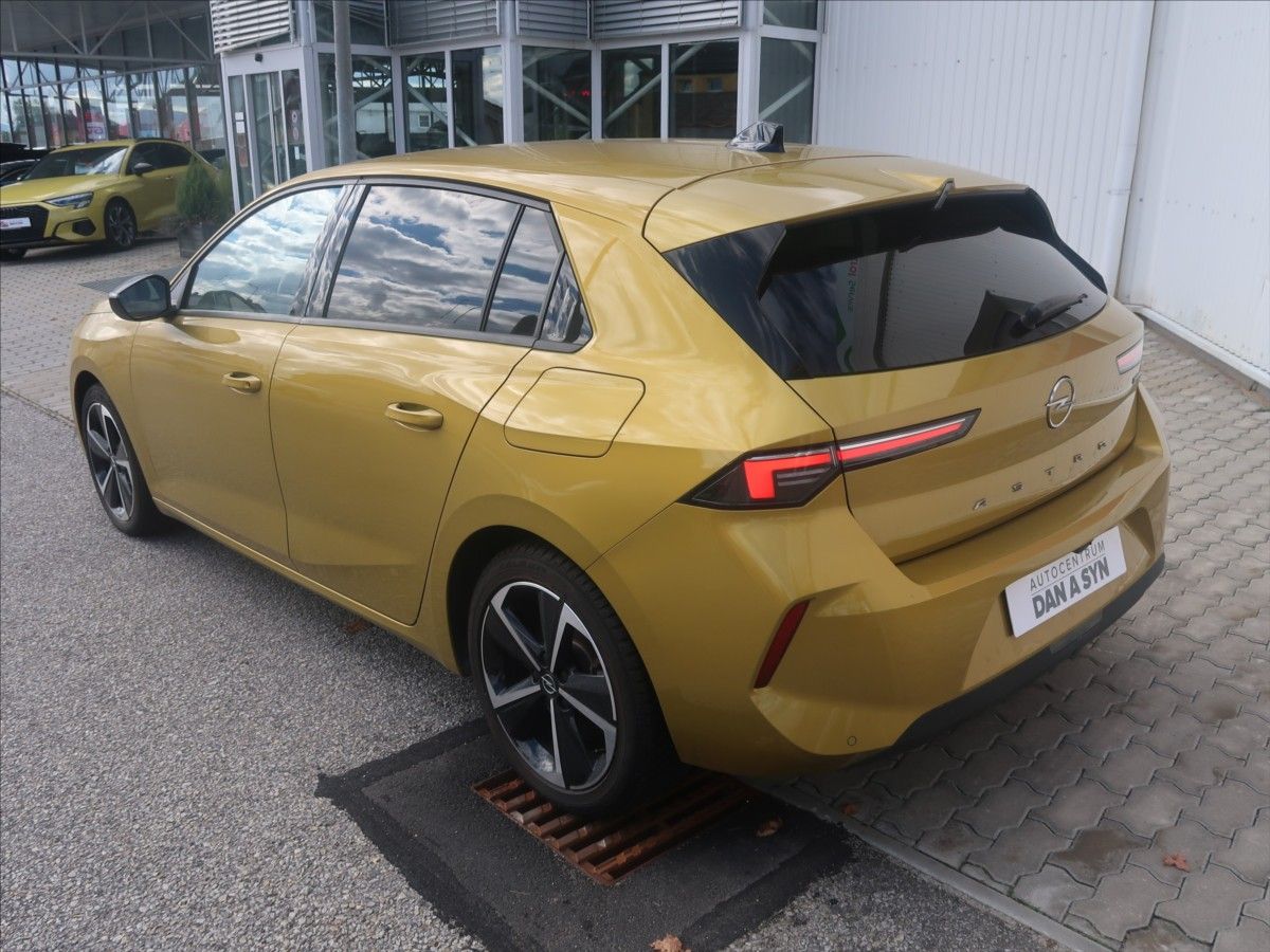 Opel Astra, 1,6 T PHEV, zánovní vůz - fotka 4
