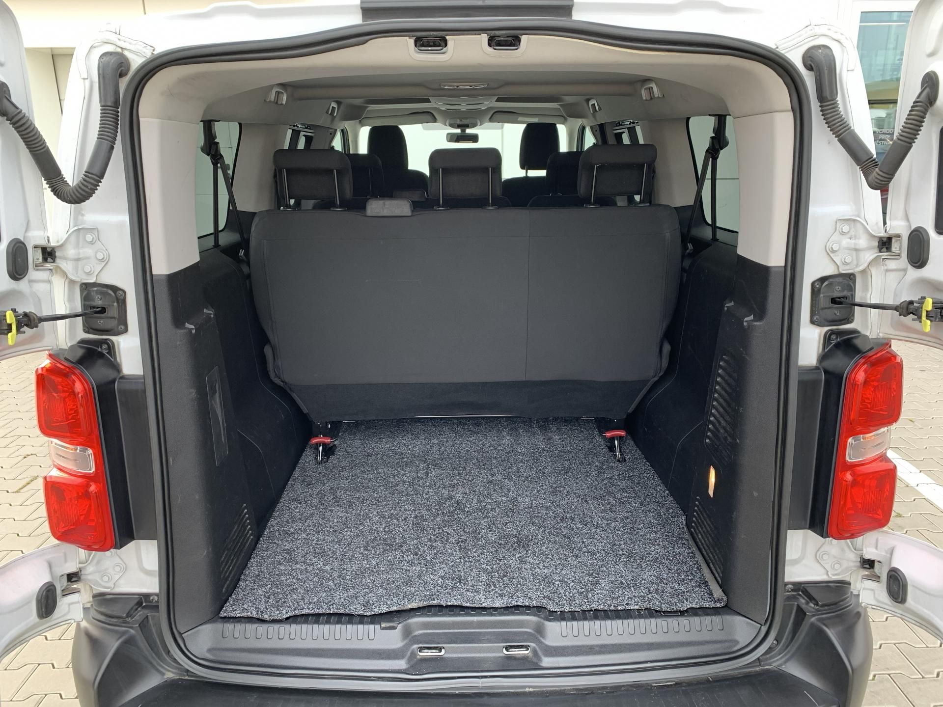 Toyota Proace City Verso, SHUTTLE 2.0 D-4D L2 106kW MAN6 - fotka 5