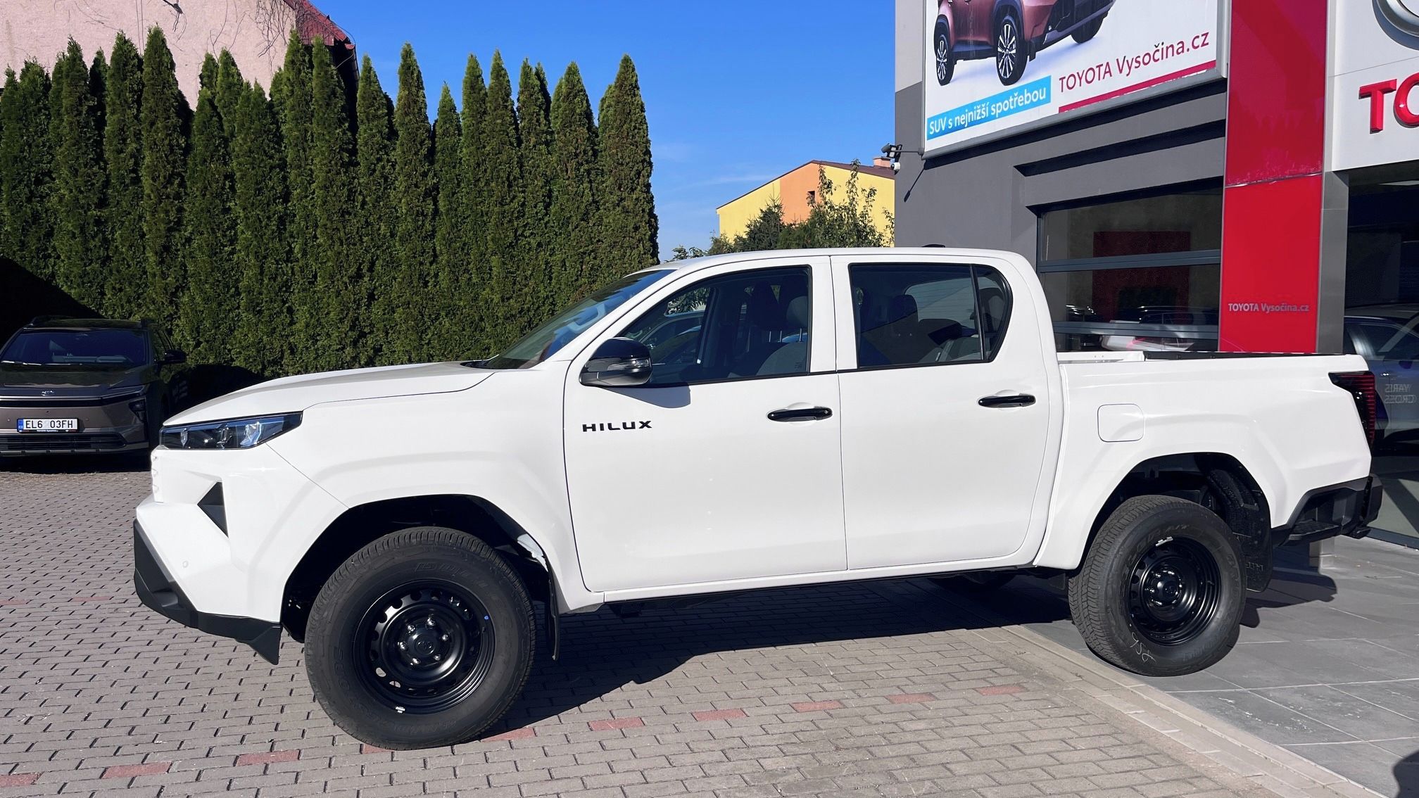 Toyota Hilux, 2,8D 4x4 6AT LIVE HYB - fotka 4
