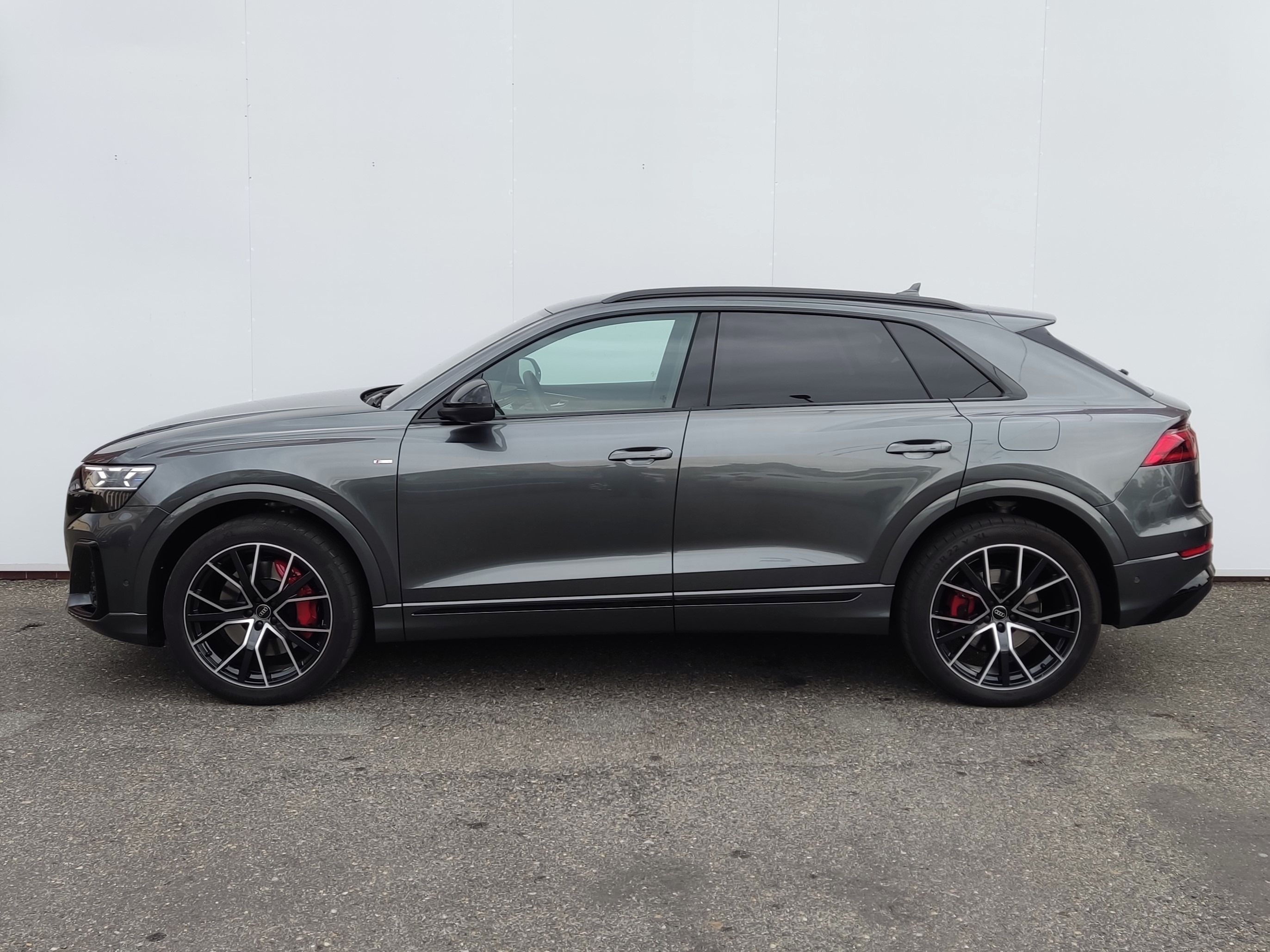 Audi Q8, TFSI PHEV 360kW S-line quattro - fotka 3