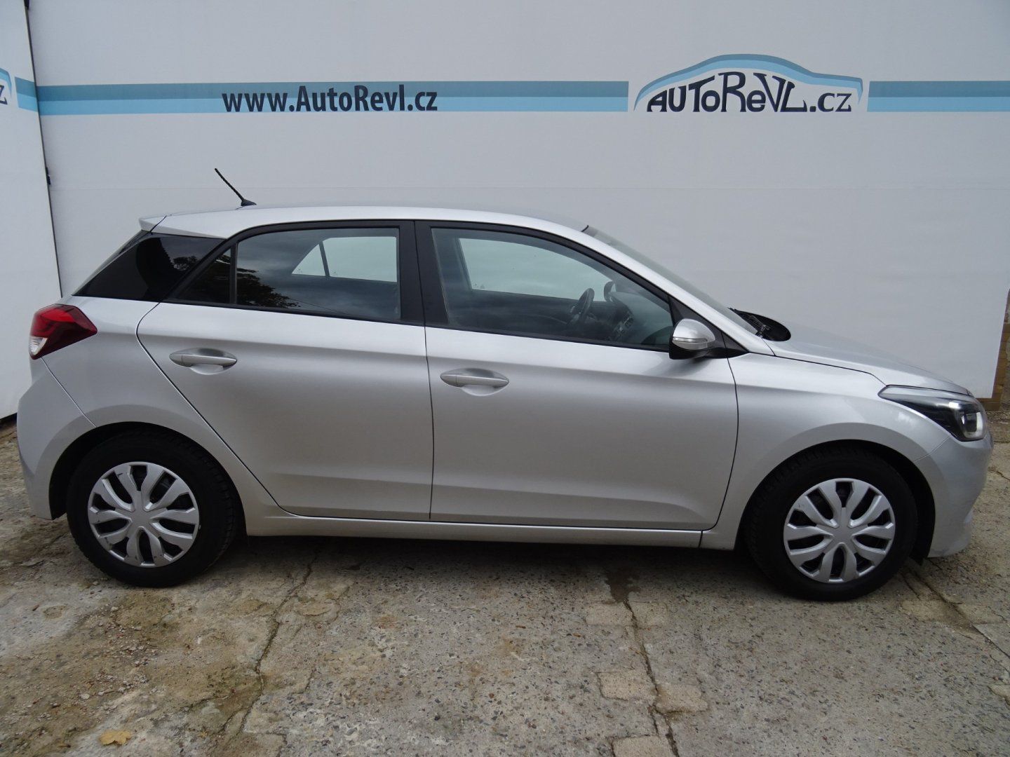 Hyundai i20, 1.2i,1majČR,s.kniha,klima - fotka 5