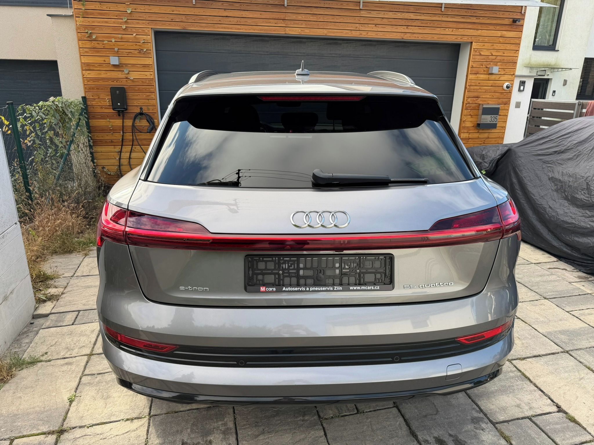 Audi e-tron, 55 S-Line,Asistenti,Nový motor - fotka 5