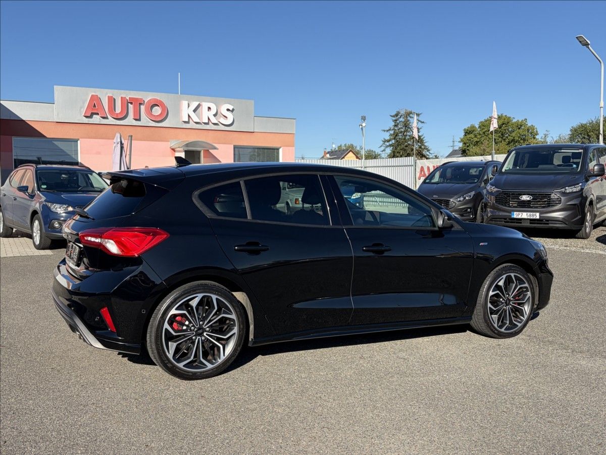 Ford Focus, 1,5 EB 111KW ST-Line,LED,B&O,N - fotka 4
