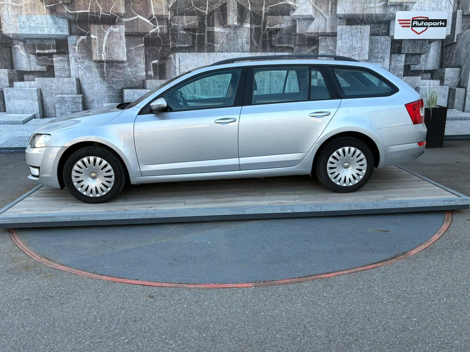 Škoda Octavia, 1.6TDi, 81KW, TEMP., VYHŘ. SED - fotka 4