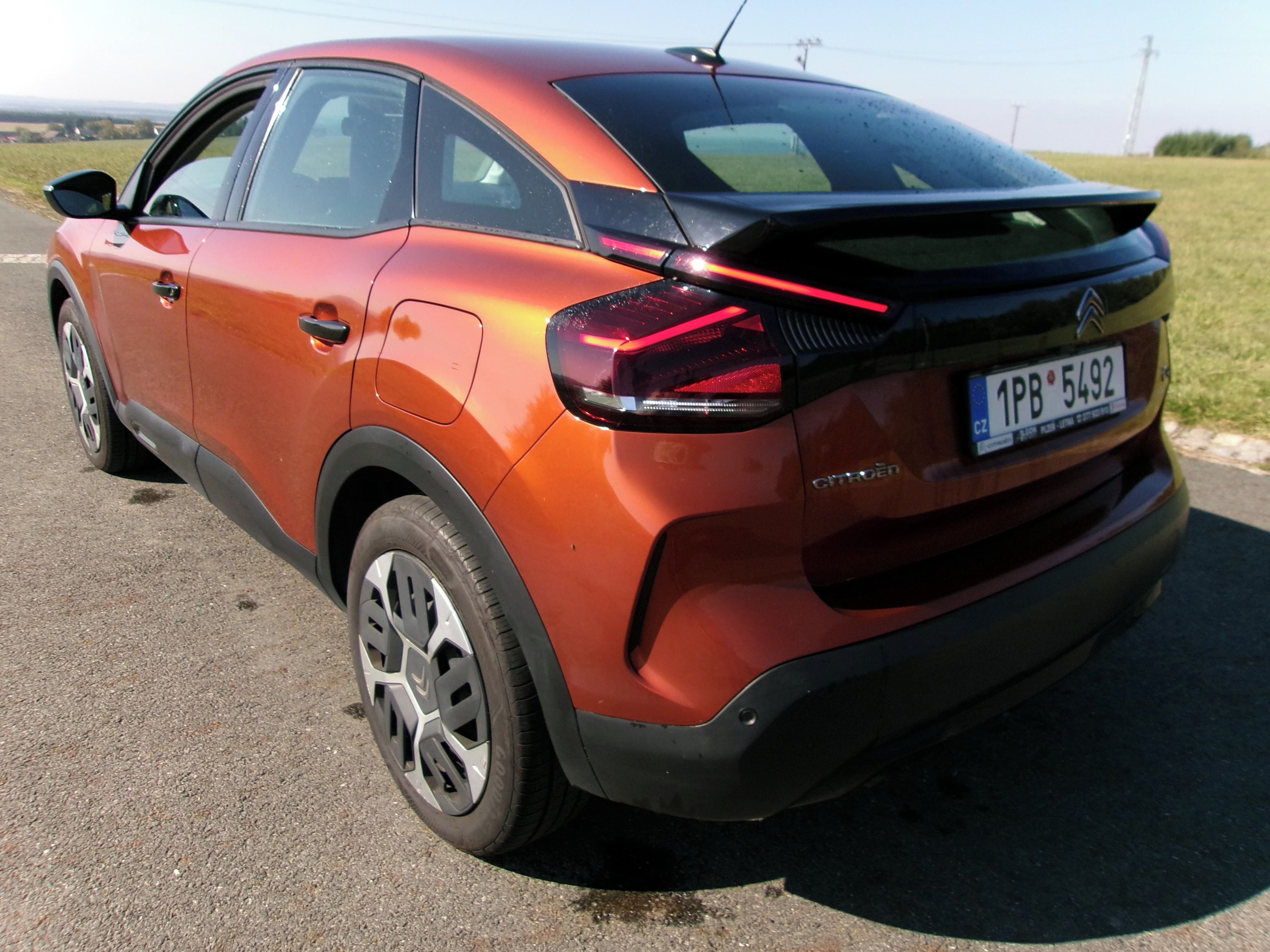 Citroën C4, 1,2 96KW 1maj ČR servisované - fotka 3