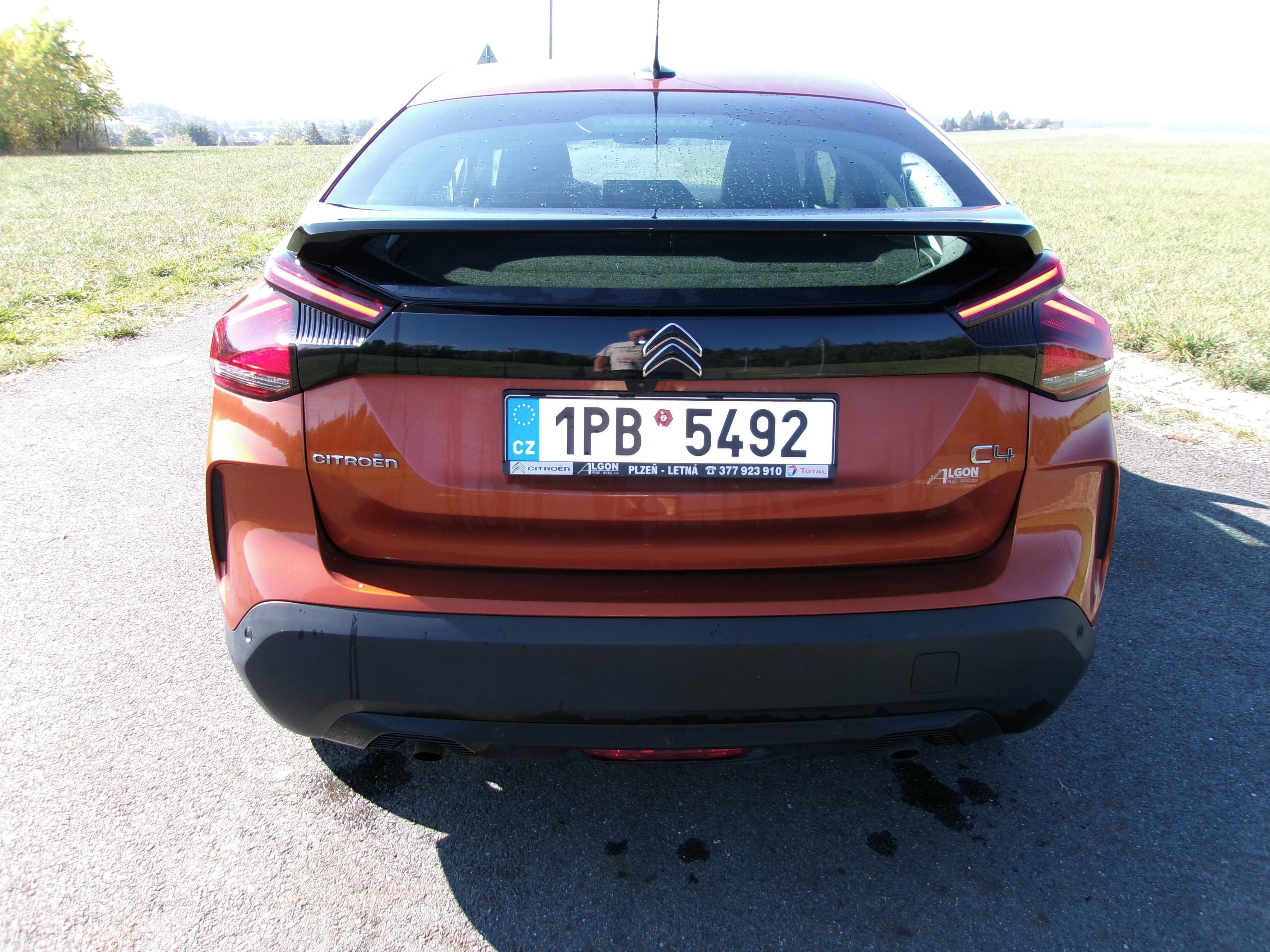 Citroën C4, 1,2 96KW 1maj ČR servisované - fotka 4