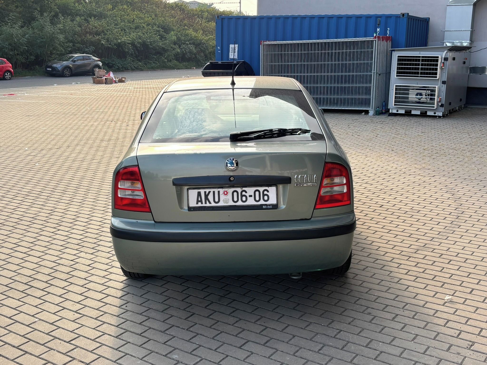 Škoda Octavia, 1.8T, 110kw Původ ČR 1. maj. - fotka 4