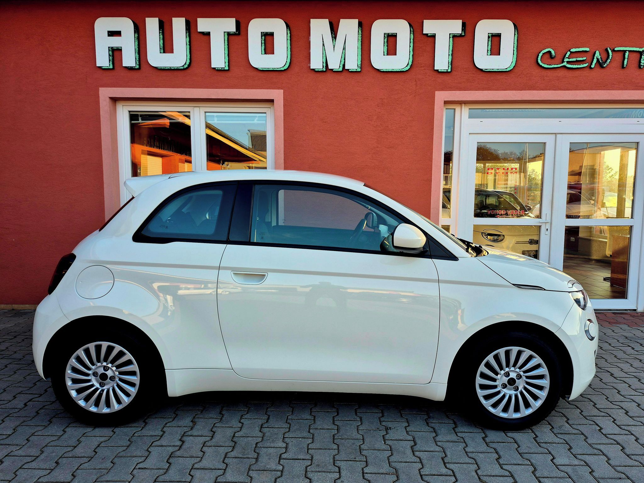 Fiat 500E, ACTION  70kw  (ODPOČET DPH - fotka 5
