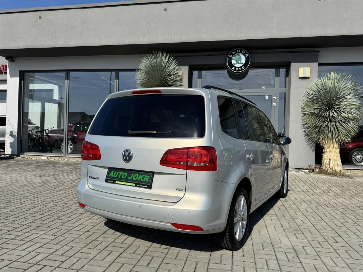 Volkswagen Touran, 1,6 TDI 77kW DSG  2.MAJITEL AL - fotka 5