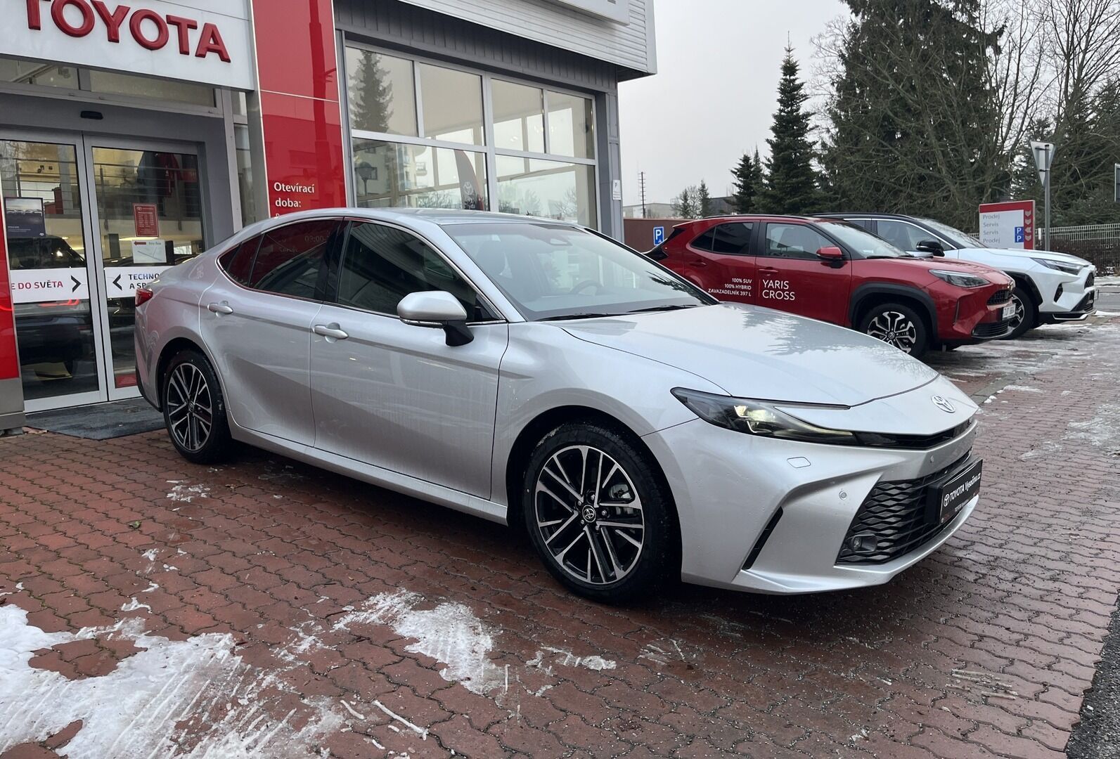 Toyota Camry, 2.5 Hybrid 230 koní - Prestige - fotka 3