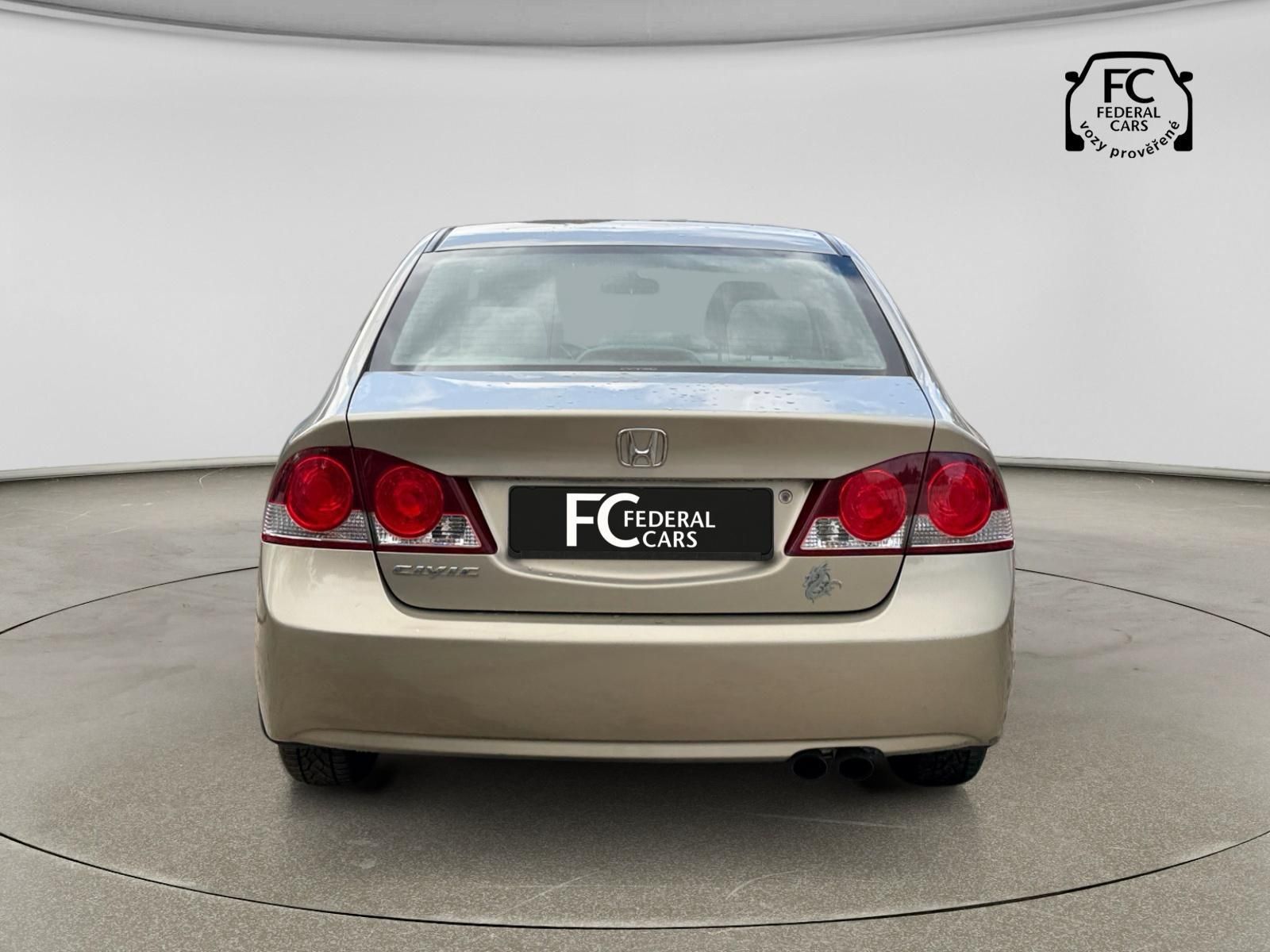 Honda Civic, 8. gen 1.8 LS - fotka 4