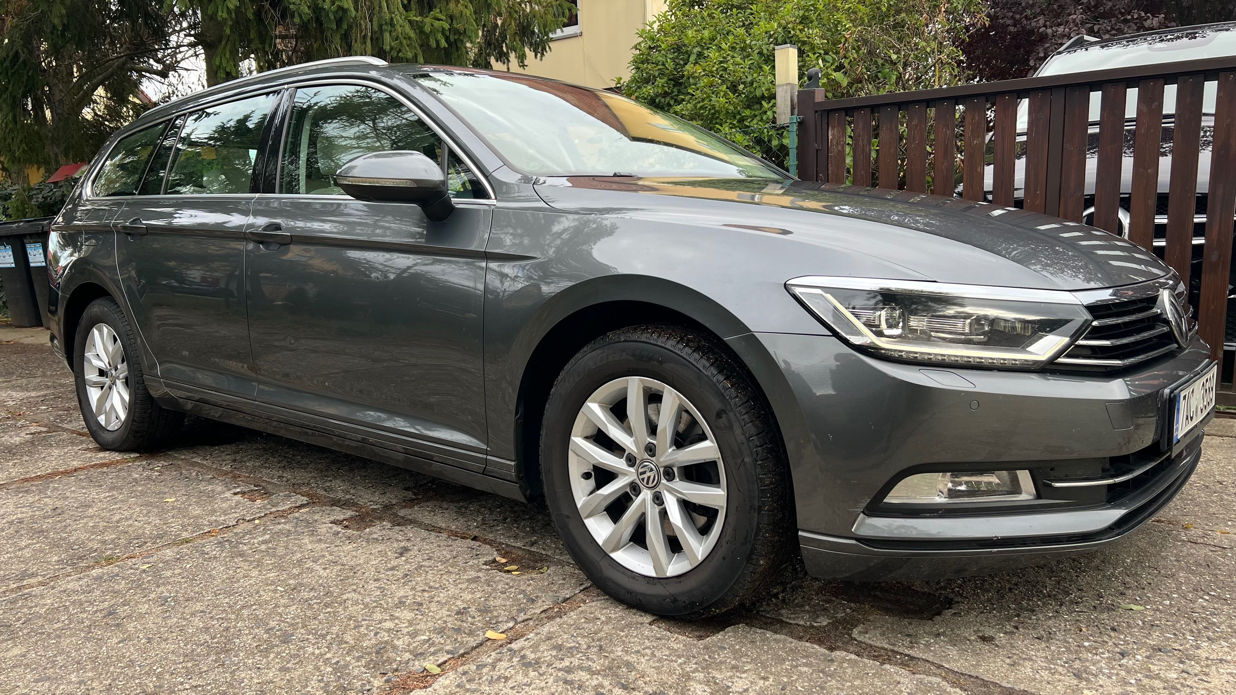 Volkswagen Passat, 2
