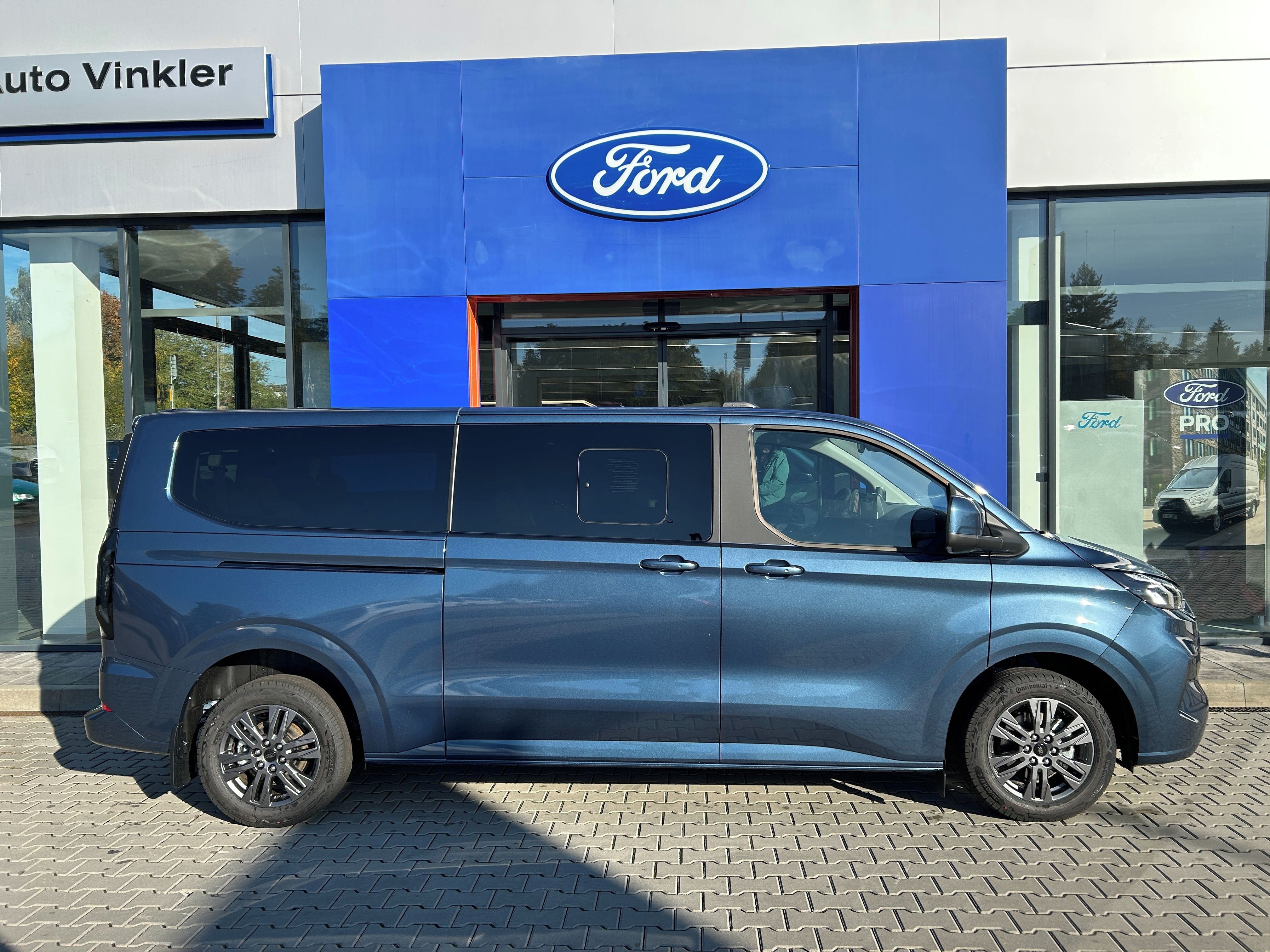 Ford Tourneo Custom, Titanium L2 2.0 EcoBlue 125kW - fotka 3