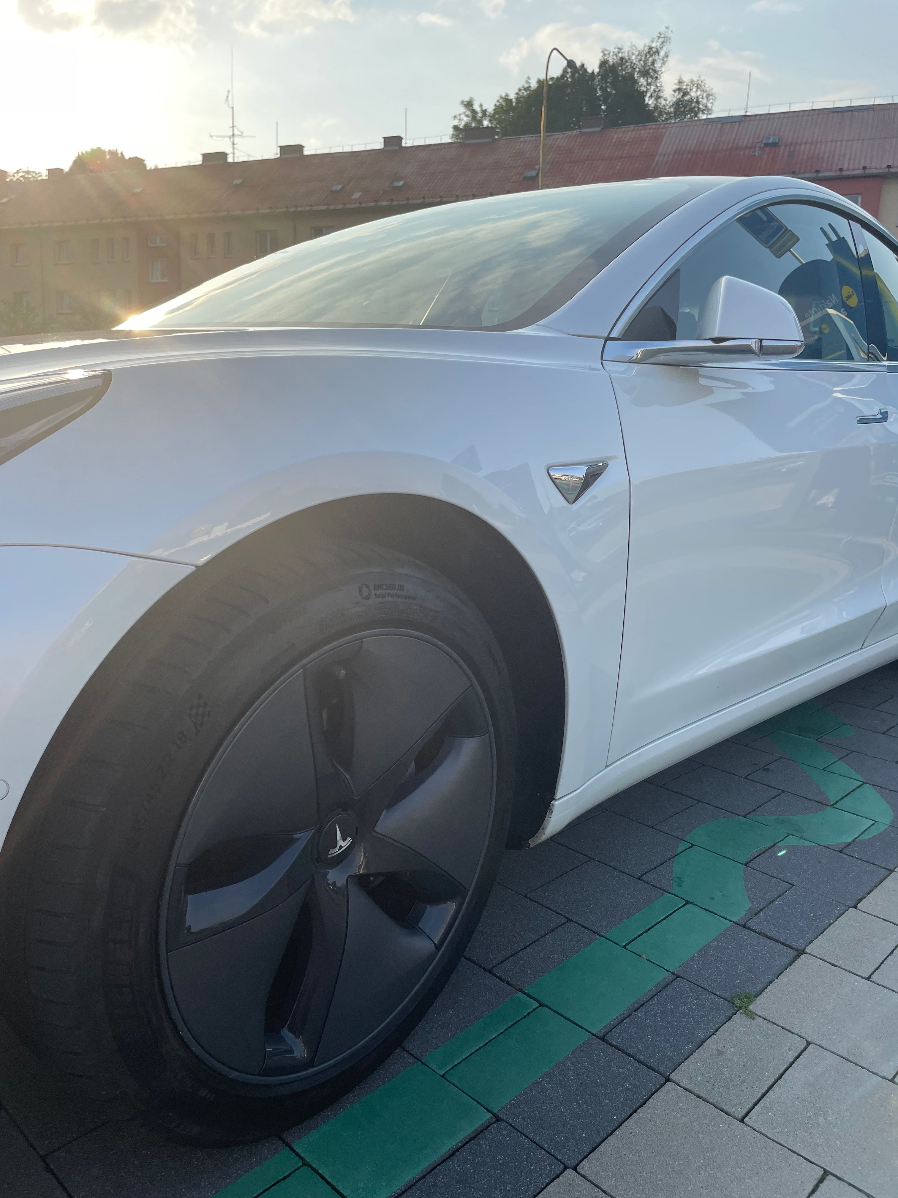 Tesla Model 3, Long Range, Tažné