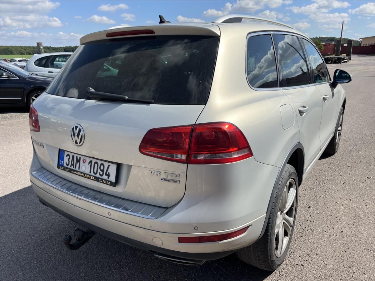 Volkswagen Touareg, 3,0 TDi V6 180KW 4x4 TAŽNÉ - fotka 6