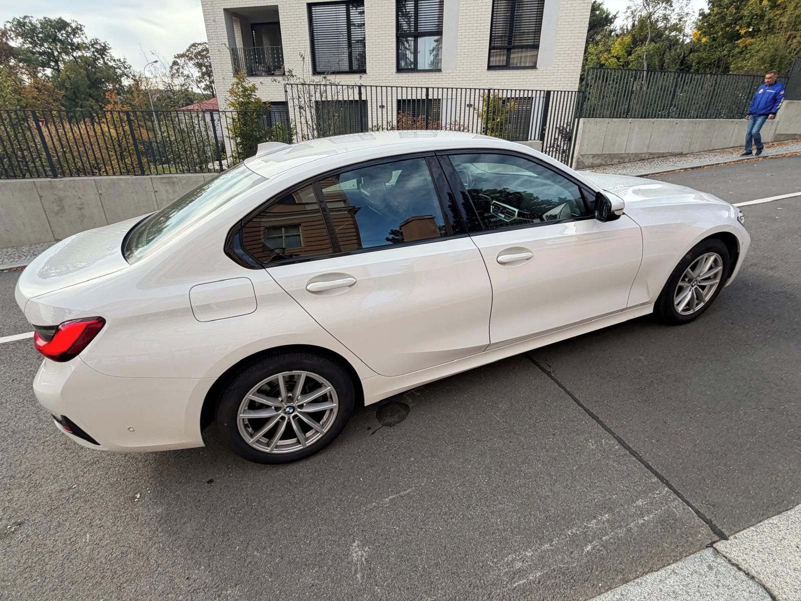 BMW Řada 3, BMW 320d xDrive Sedan - fotka 3