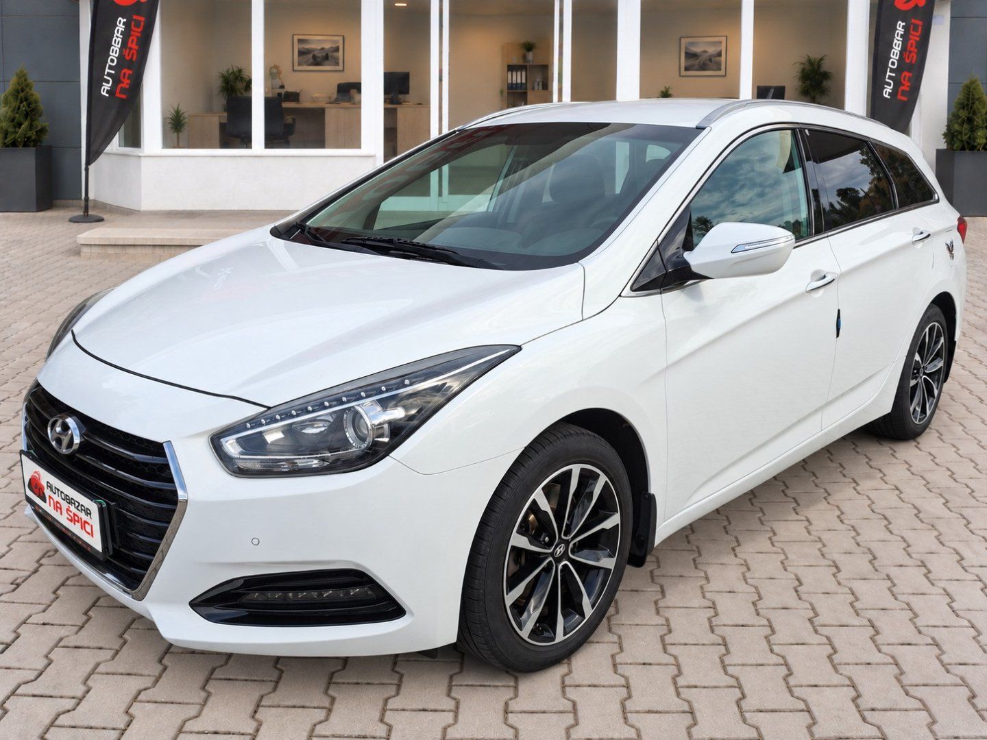 Hyundai i40, SW 1.7CRDi 104kW -ČR-KAMERA - fotka 4