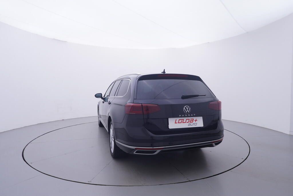 Volkswagen Passat, Highline 2.0 TDI 110 kW - fotka 4