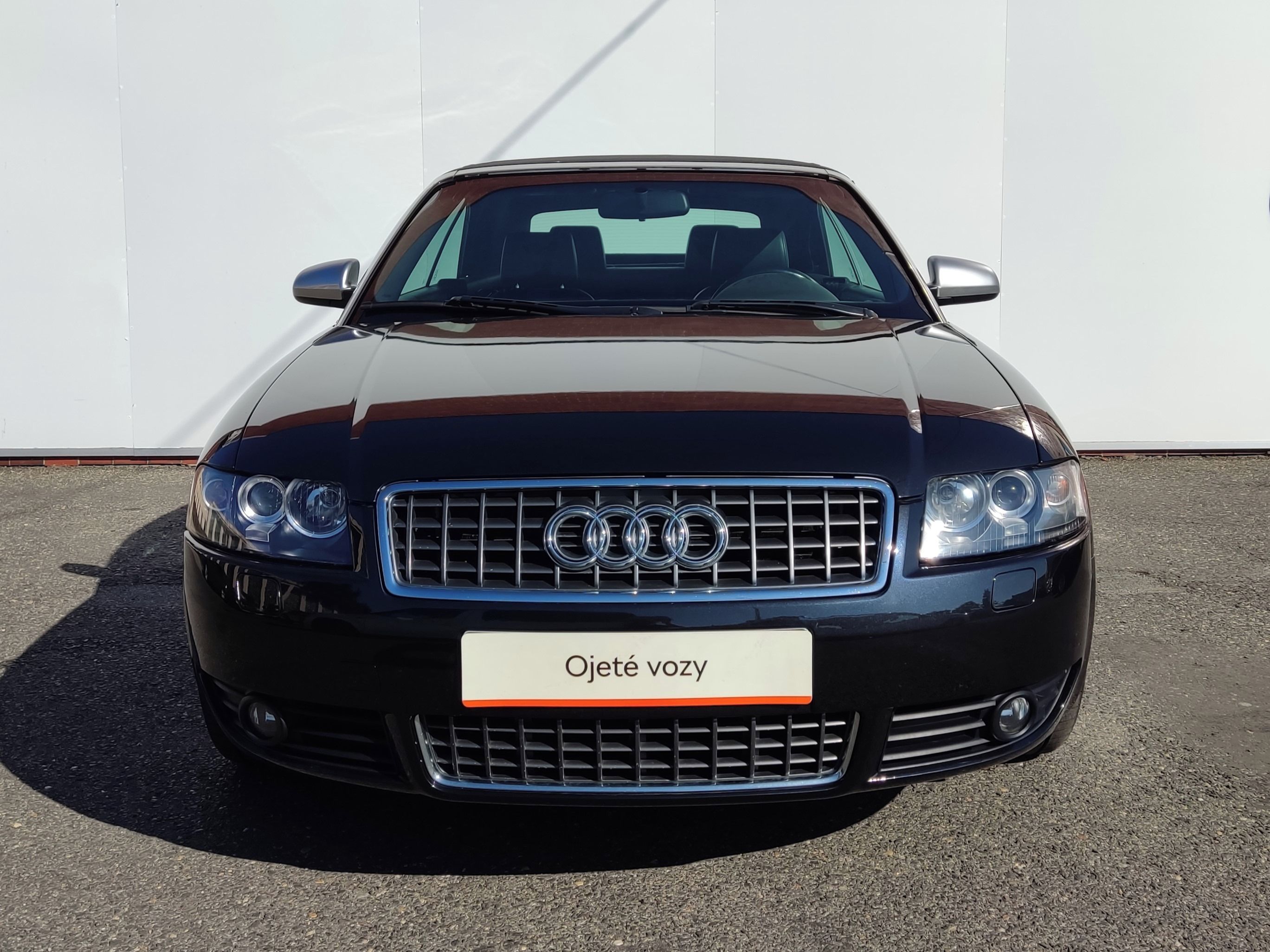 Audi A4, 2.4 V6 125 kW Cabriolet - fotka 4