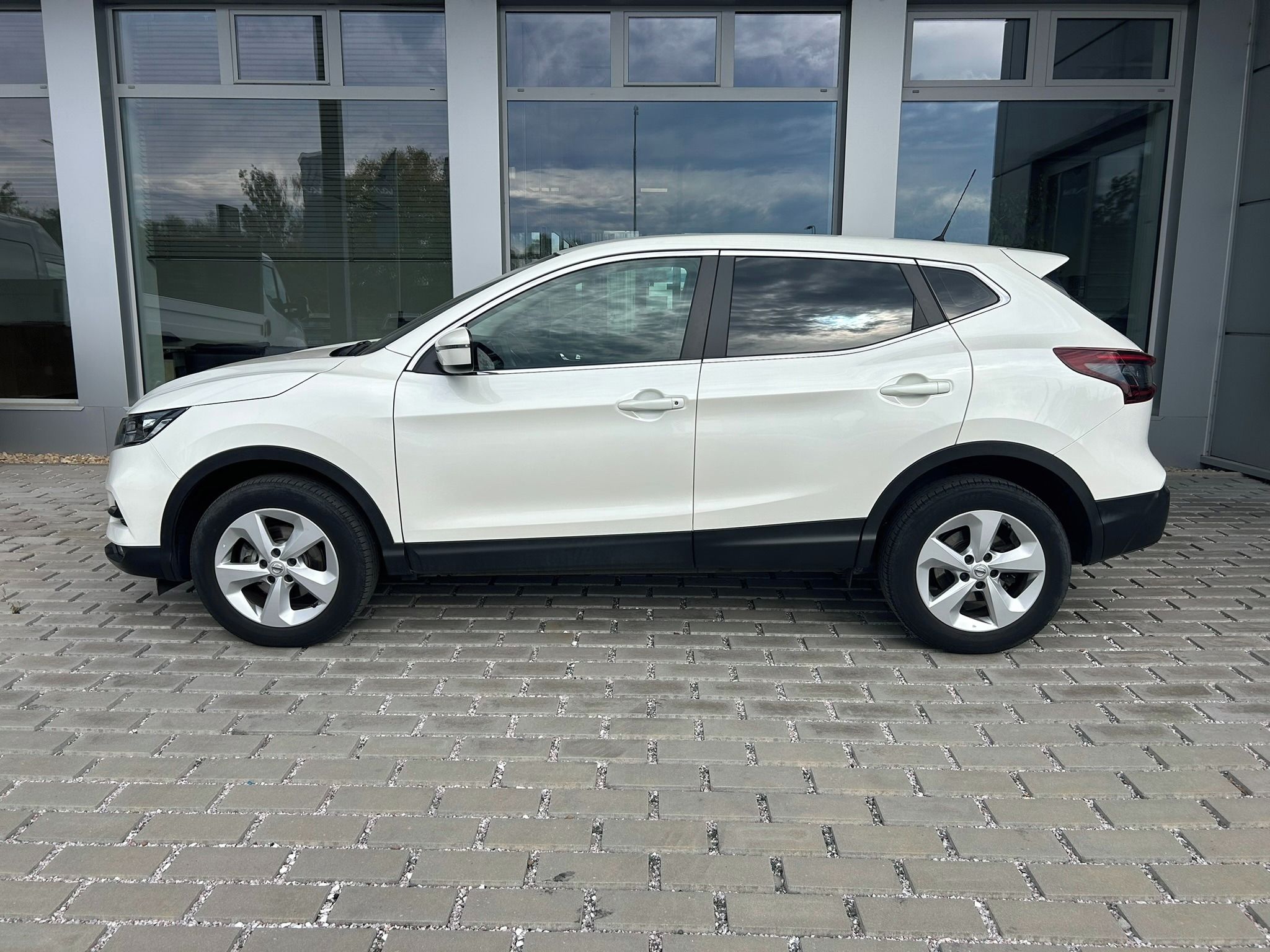 Nissan Qashqai, 1.3DiG-T, 1.majitel ČR - fotka 4