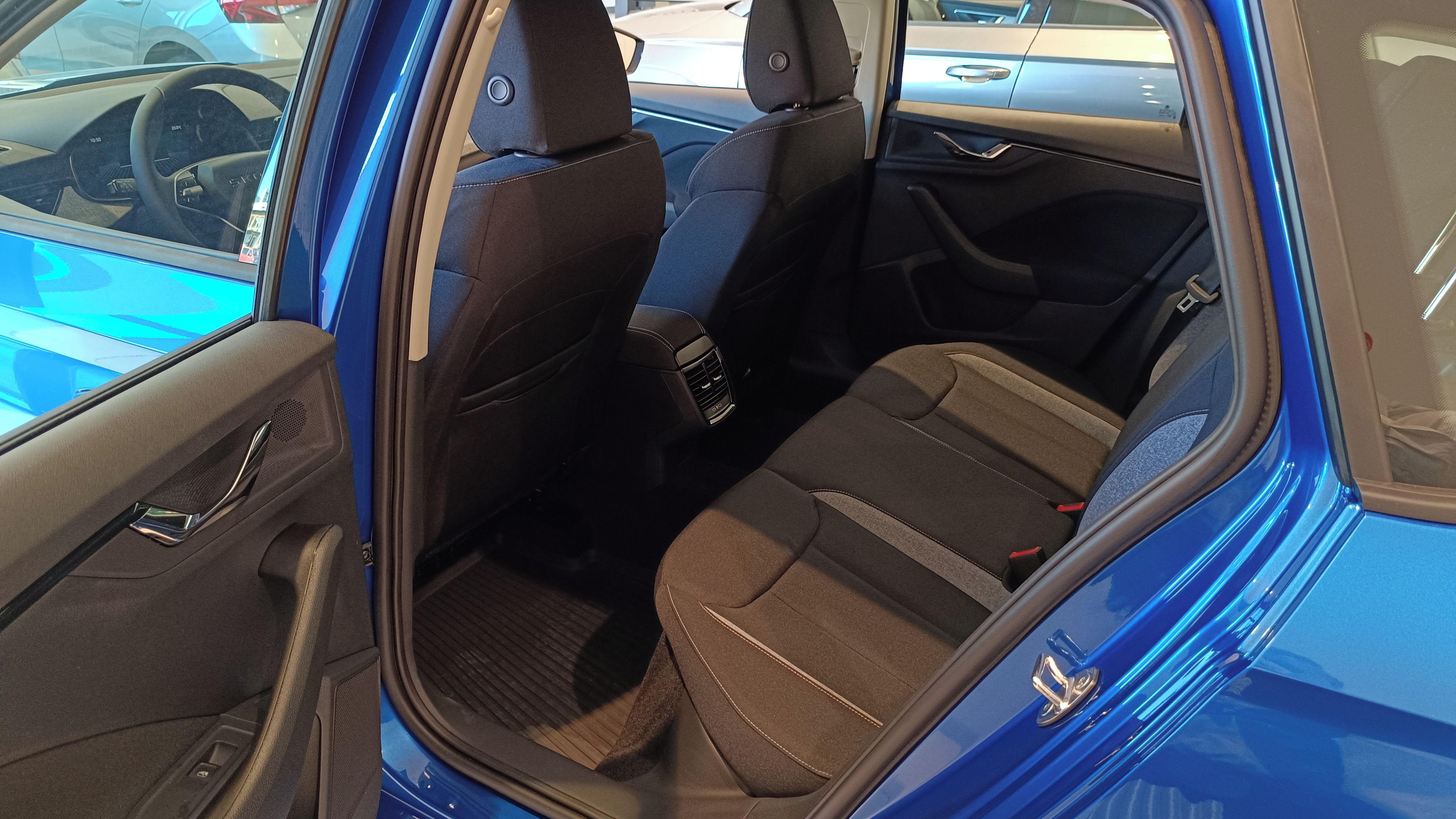 Škoda Kamiq, 130 let, 1,0 TSI 85 kW - fotka 6