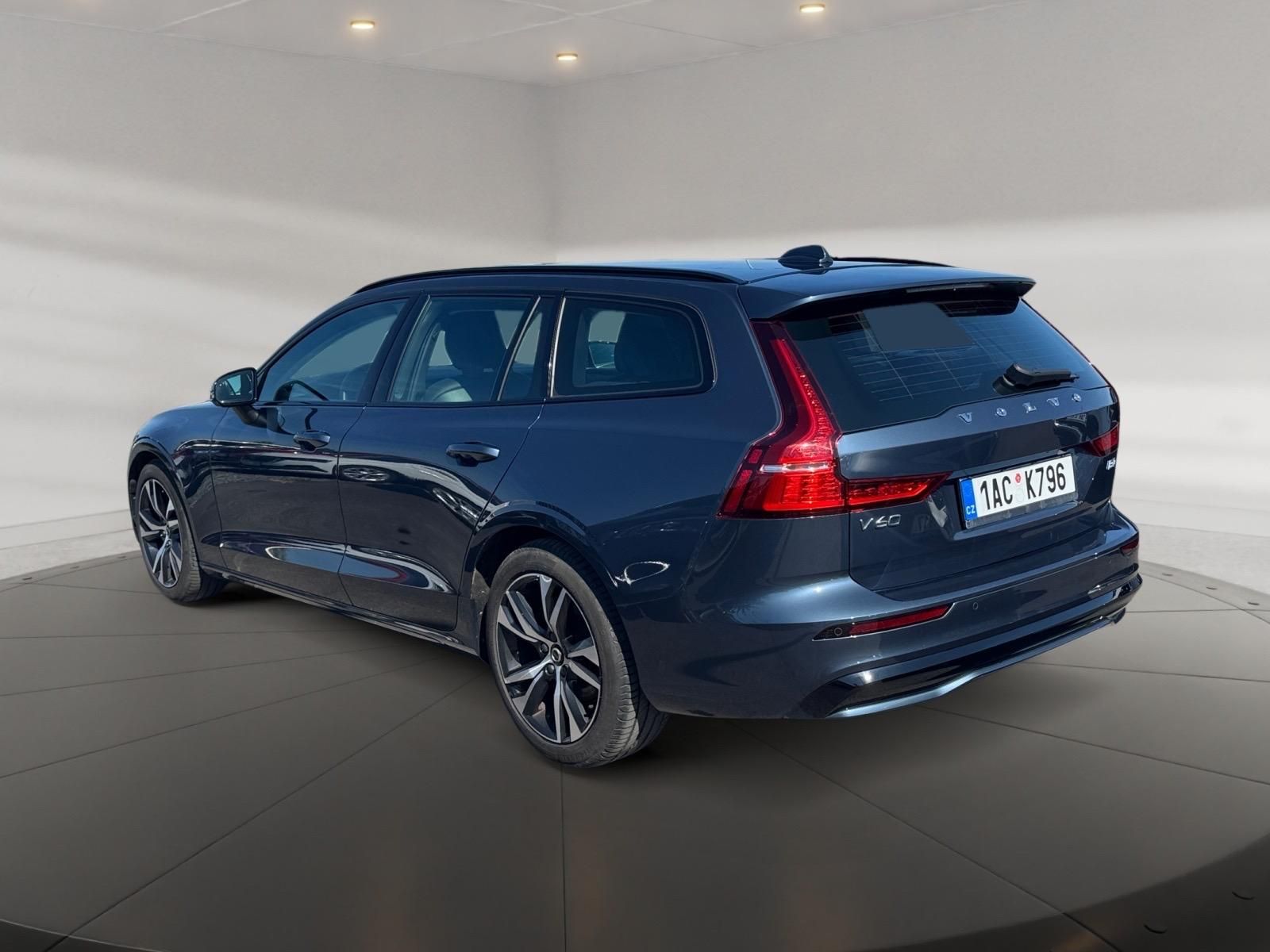 Volvo V60, PLUS DARK B4 145kW TAŽNÉ CZ - fotka 4