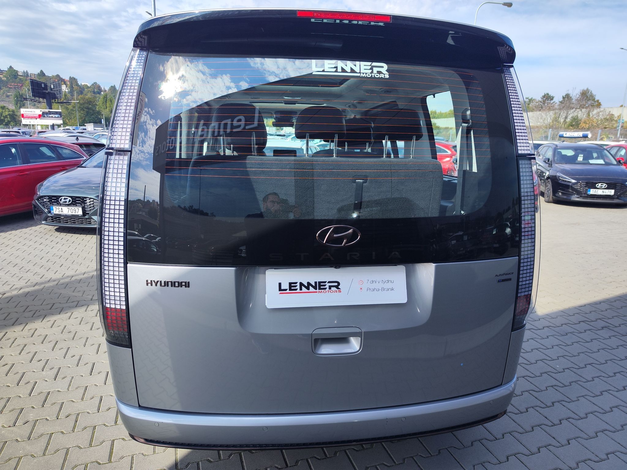 Hyundai Staria, 2.2 CRDI/130kW Luxury PNM DCT - fotka 5