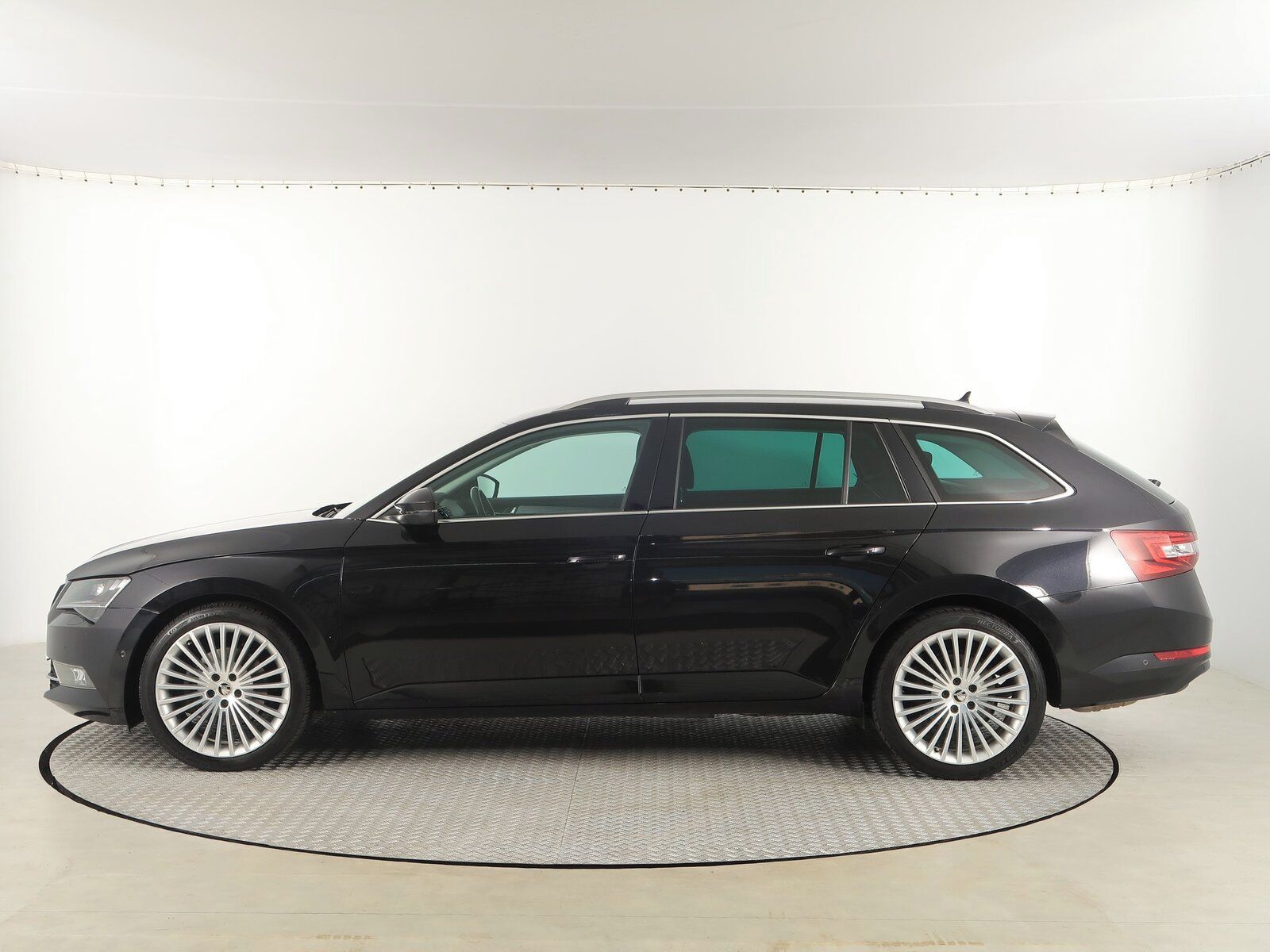 Škoda Superb, 2.0 TDI 4x4, Sportline, 4X4 - fotka 3