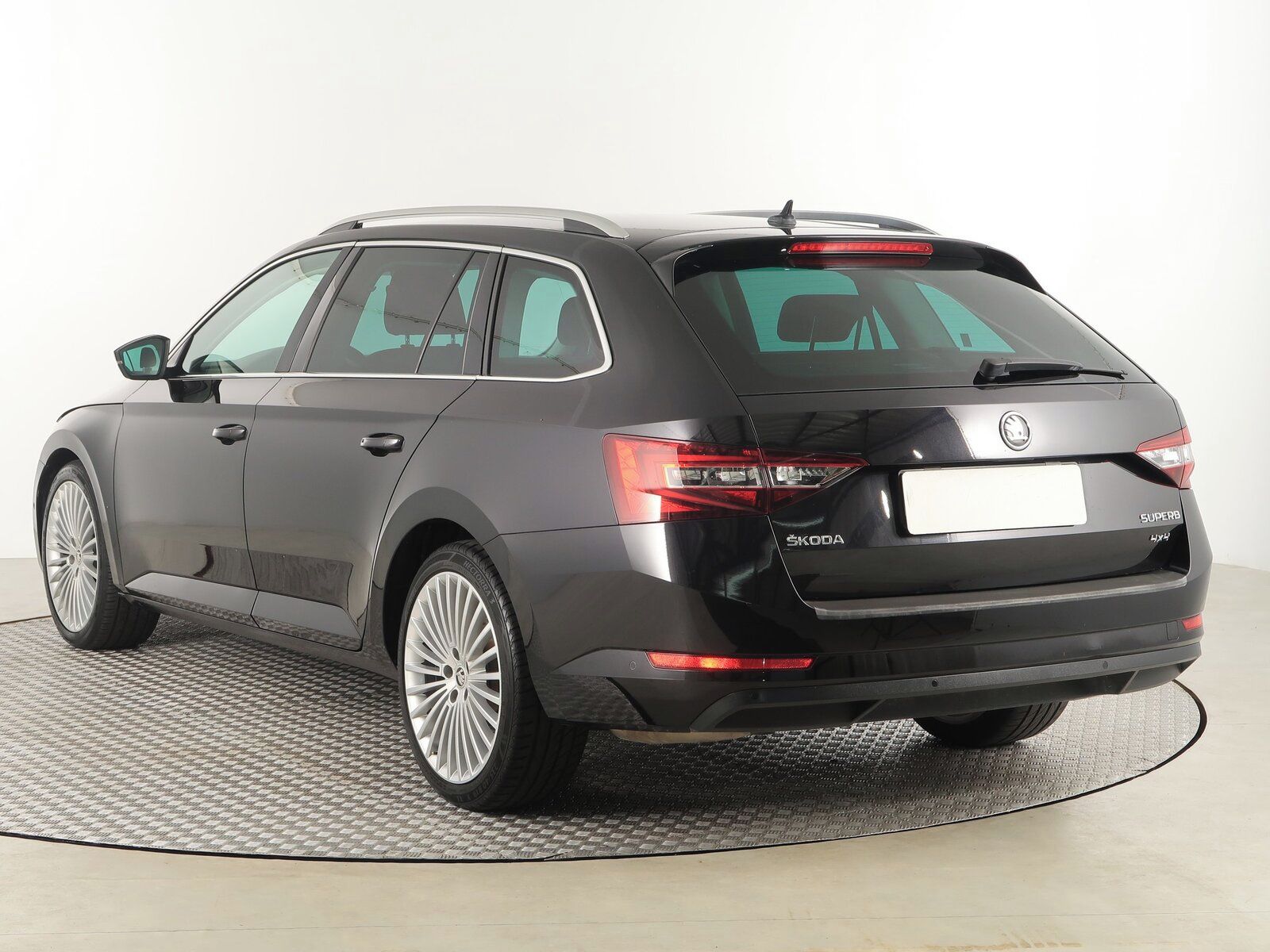 Škoda Superb, 2.0 TDI 4x4, Sportline, 4X4 - fotka 4
