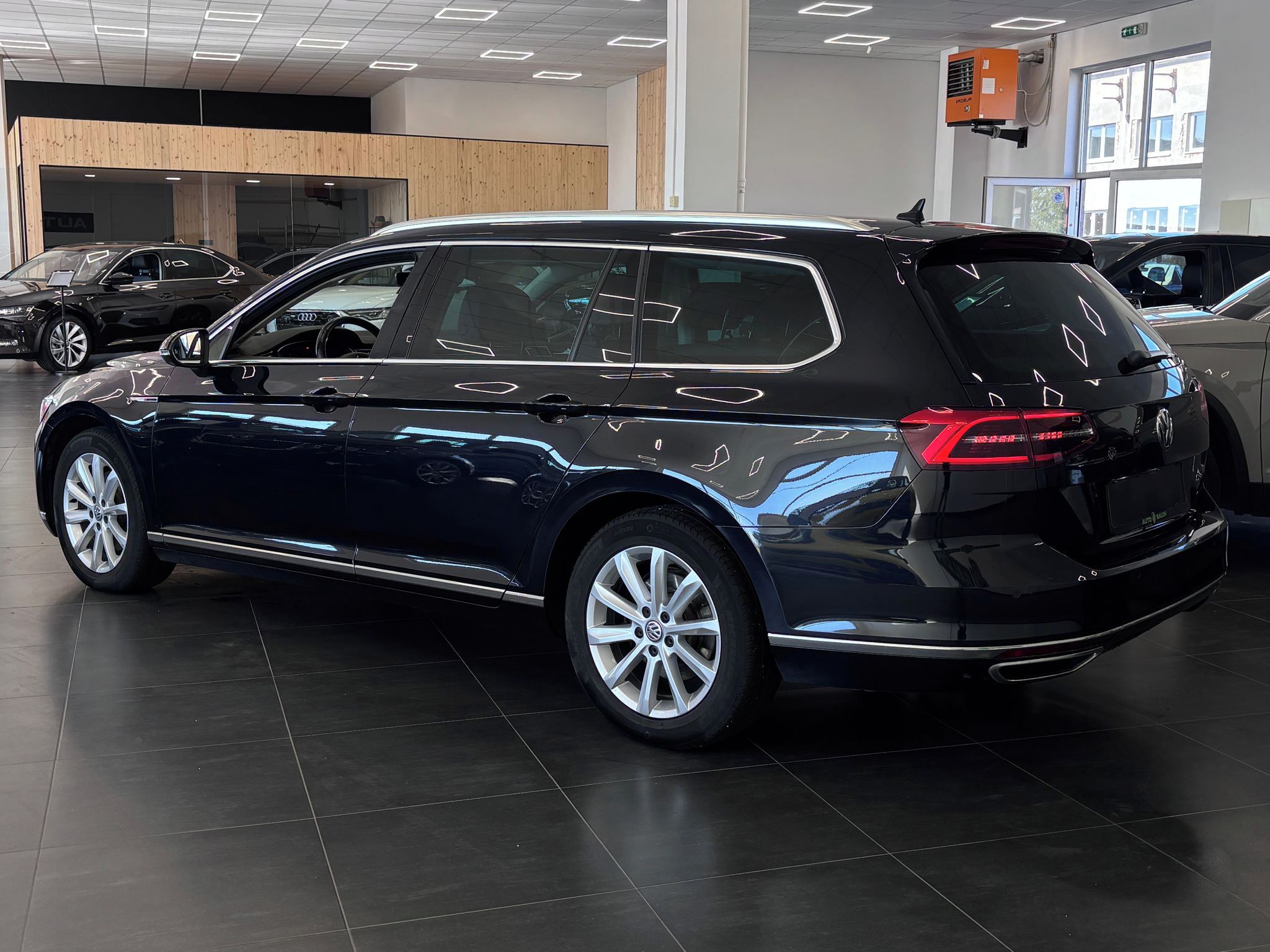 Volkswagen Passat, Highline 2.0TDI 140kW 4x4 DSG - fotka 4