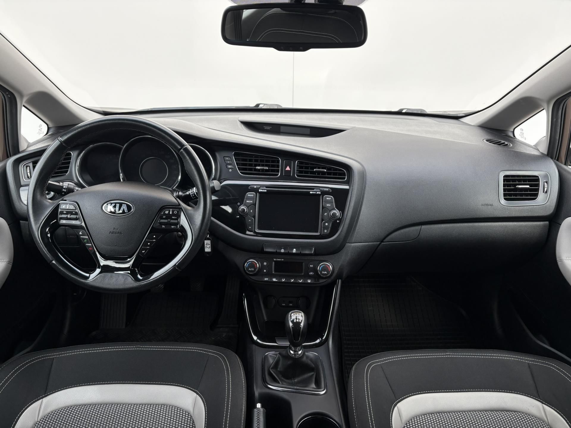 Kia Cee´d, 1.6 GDi 99kW Exclusive - fotka 5