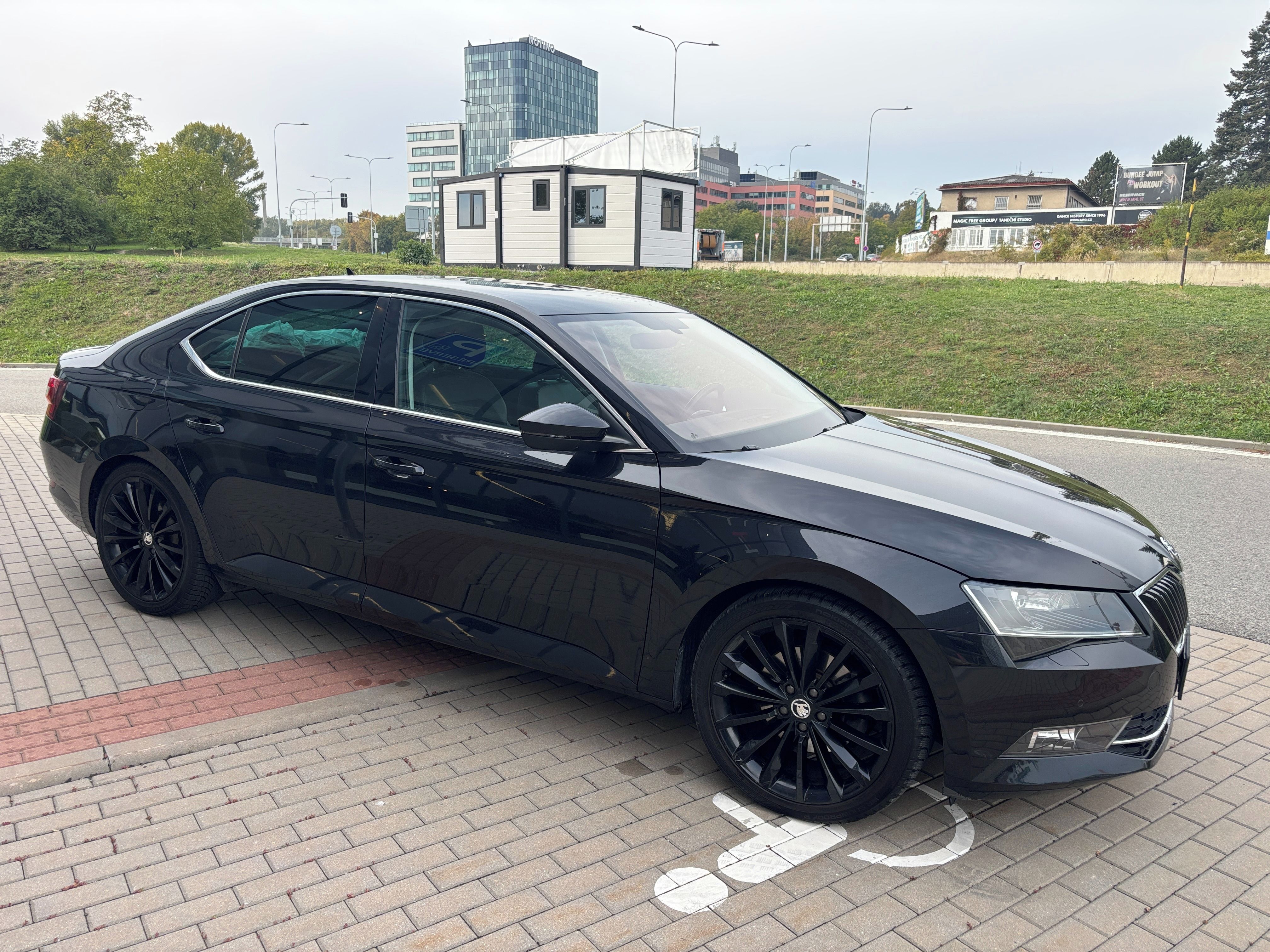 Škoda Superb, 2.0TDi140kW 1Majitel ČR Style - fotka 5