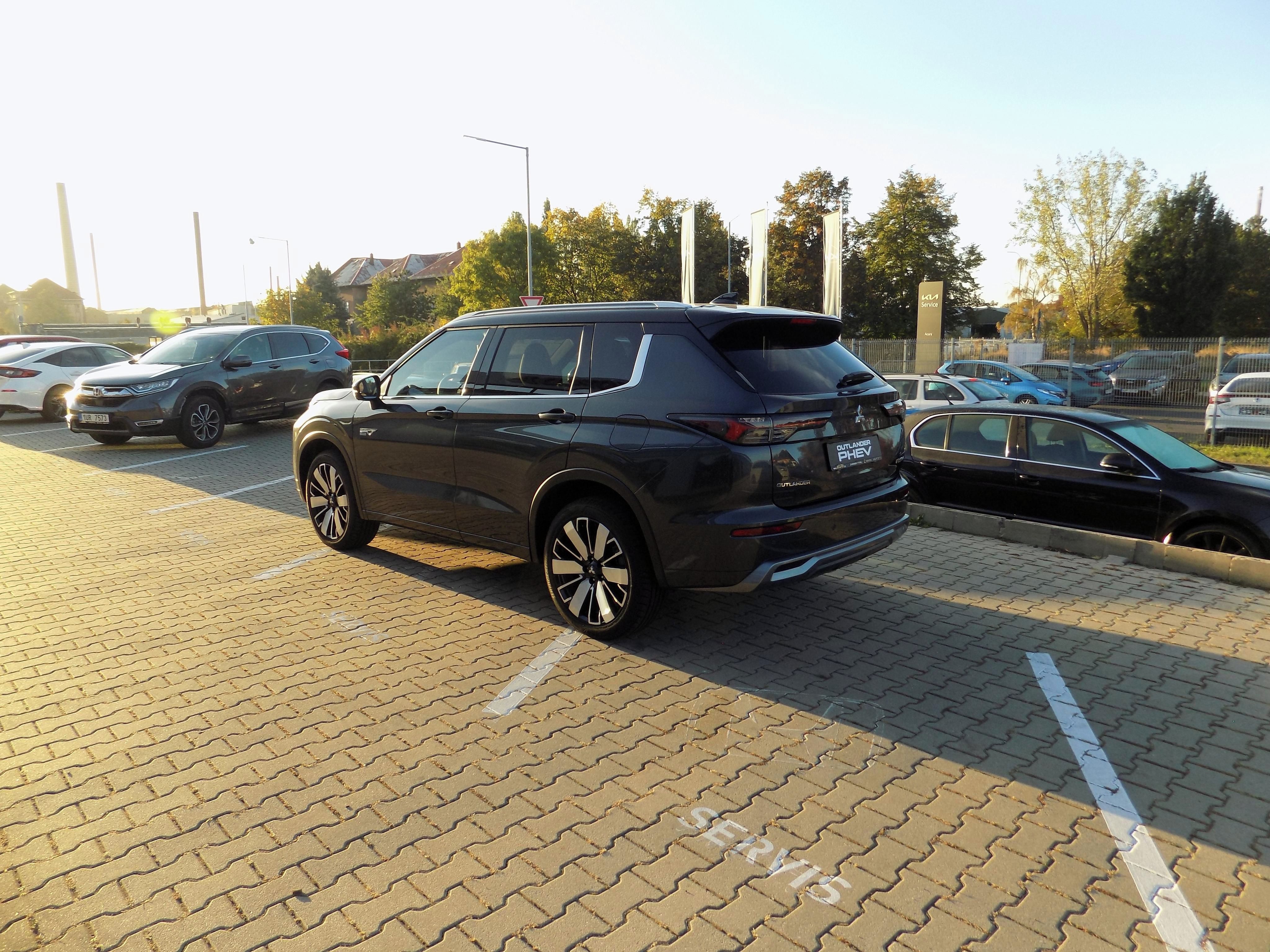 Mitsubishi Outlander, Outlander PHEV 2.4L INSTYLE - fotka 5