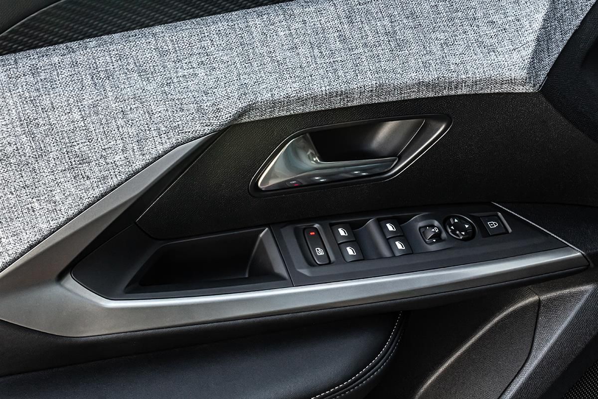 Peugeot 3008, 1,2 Hybrid 145 e-DCS6  BUSINES - fotka 5