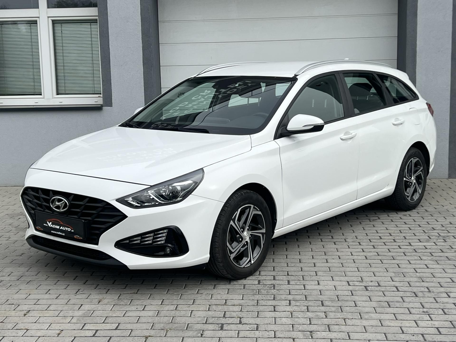 Hyundai i30, 1.5i KAMERA 1.MAJITEL ČR - fotka 2