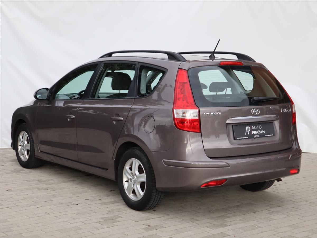 Hyundai i30, 1,6   i SW DigiKlima,Tempomat, - fotka 4