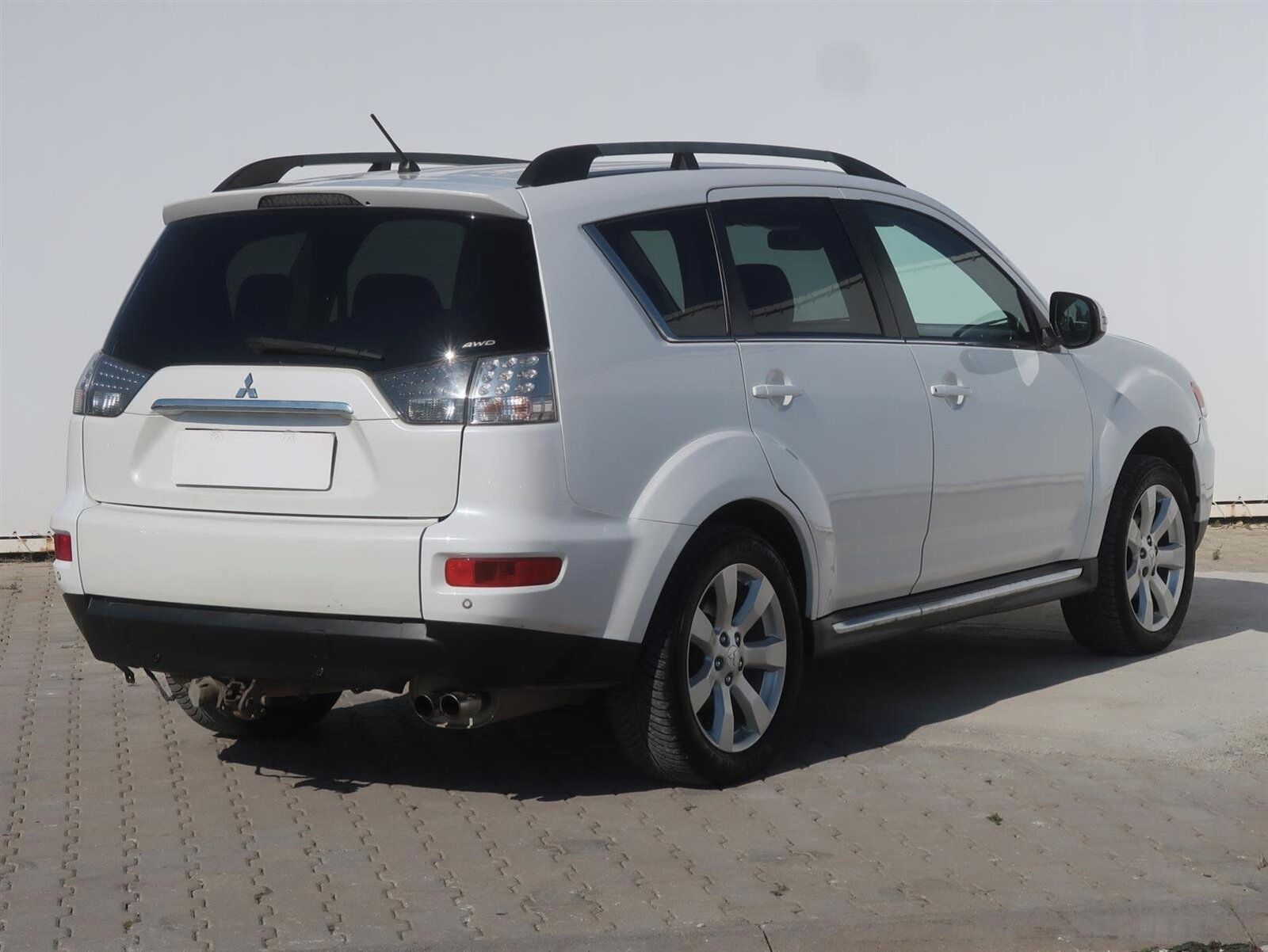 Mitsubishi Outlander, 2.2 DI-D, 4X4, 7 míst - fotka 5