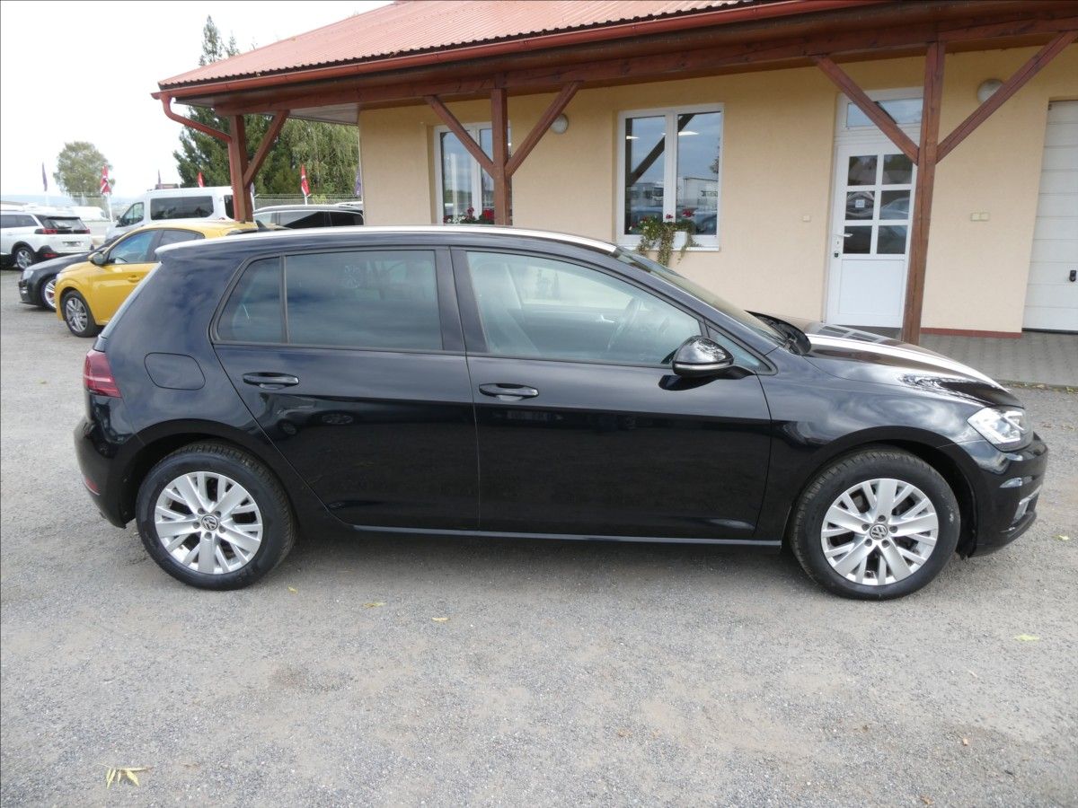 Volkswagen Golf, 1,6 TDi 85kW navi,led,serviska - fotka 2