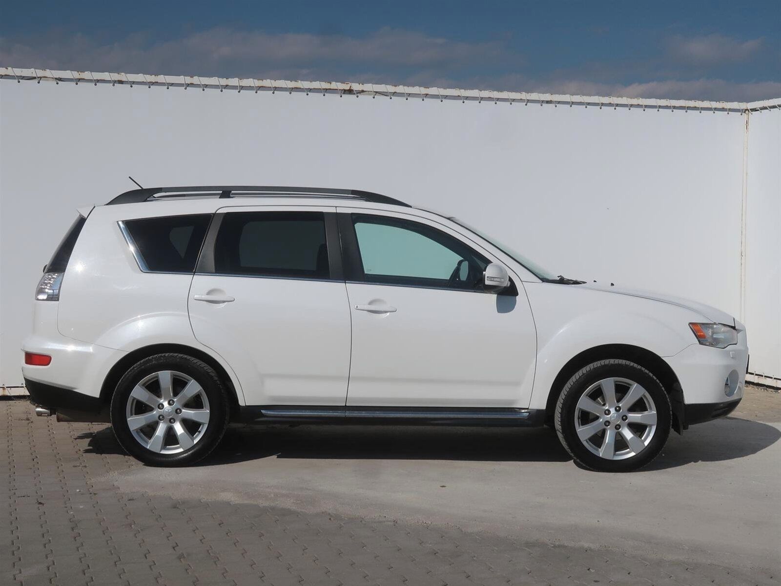 Mitsubishi Outlander, 2.2 DI-D, 4X4, 7 míst - fotka 6