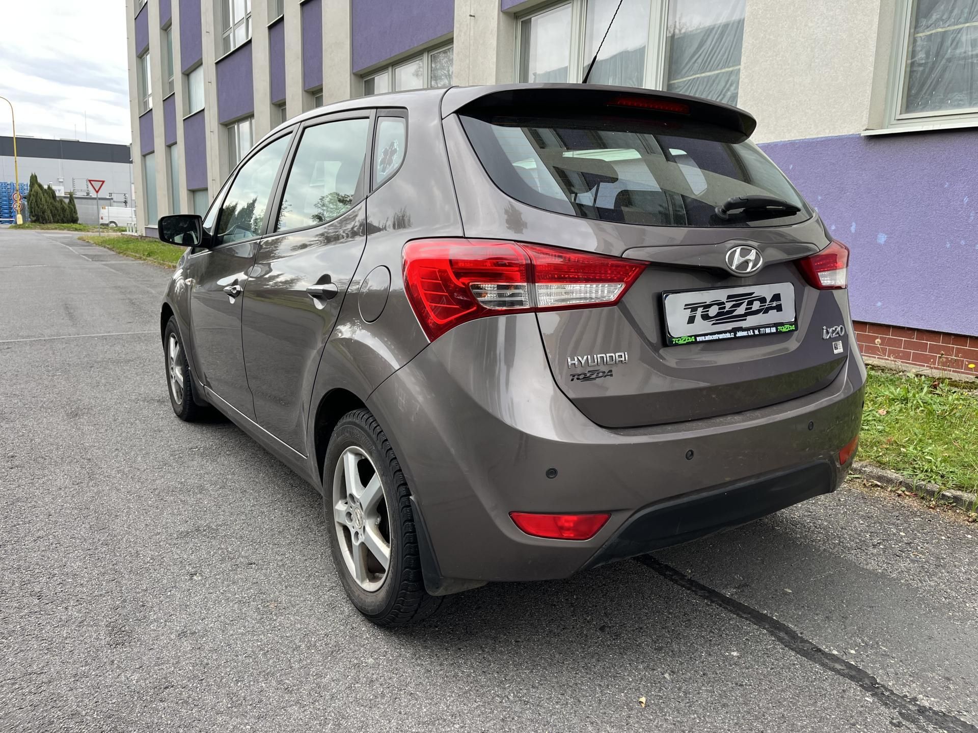 Hyundai ix20, 1,6i 16V / automat / - fotka 3