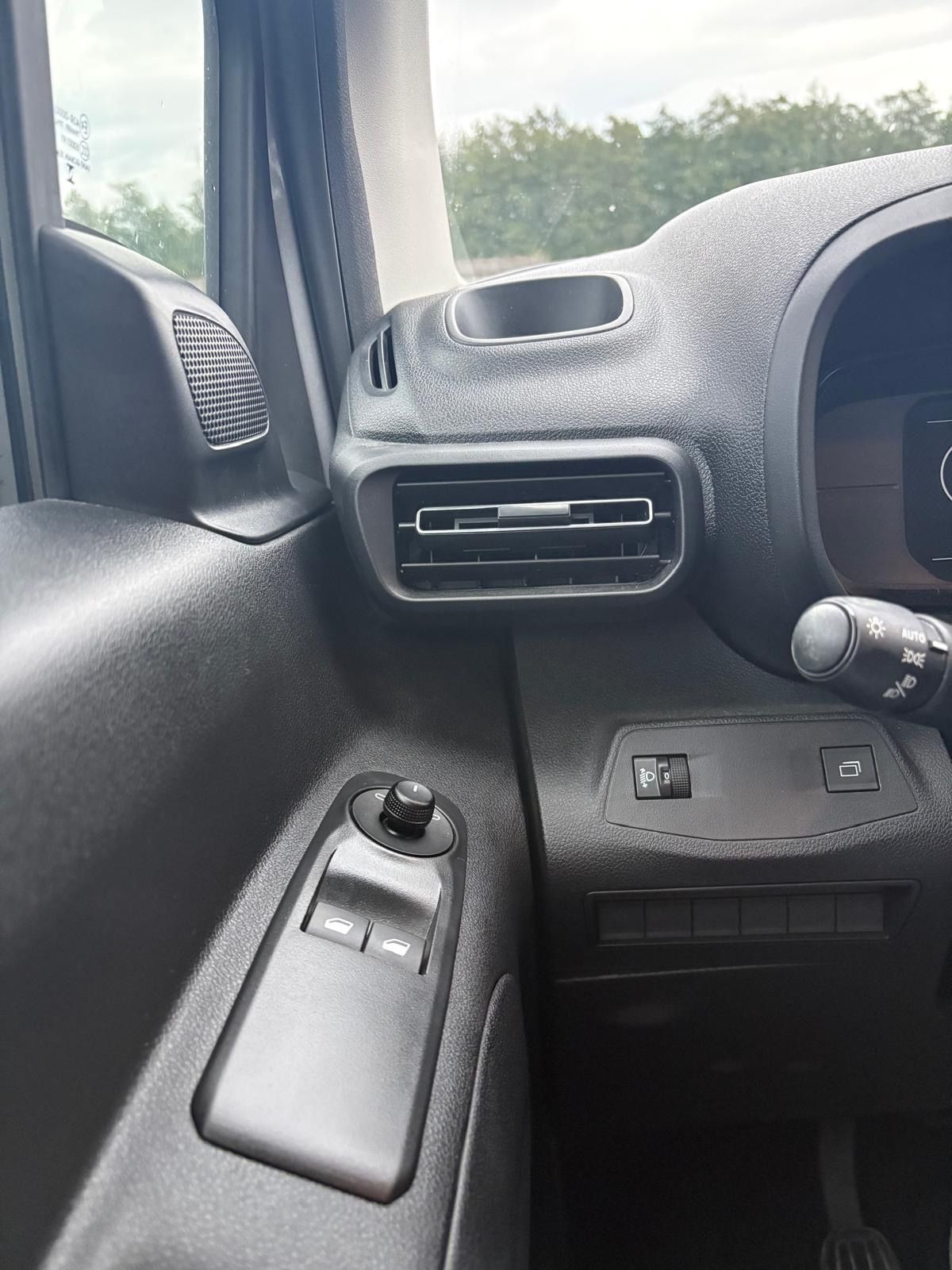 Citroën Berlingo, BERLINGO PLUS 1.2 PureTech110M - fotka 6