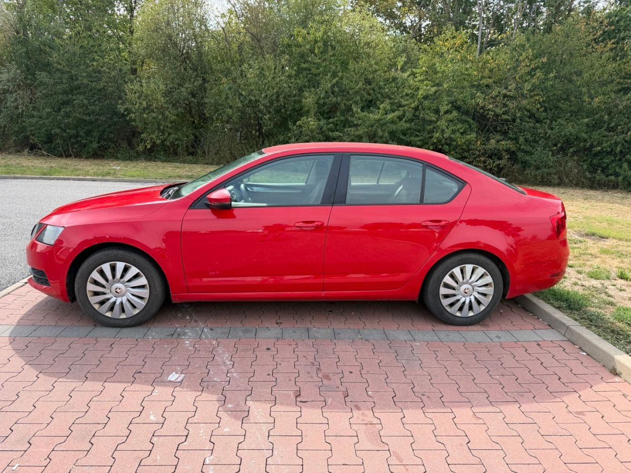 Škoda Octavia, 1.6TDi Liftback, Facelift, taž - fotka 2