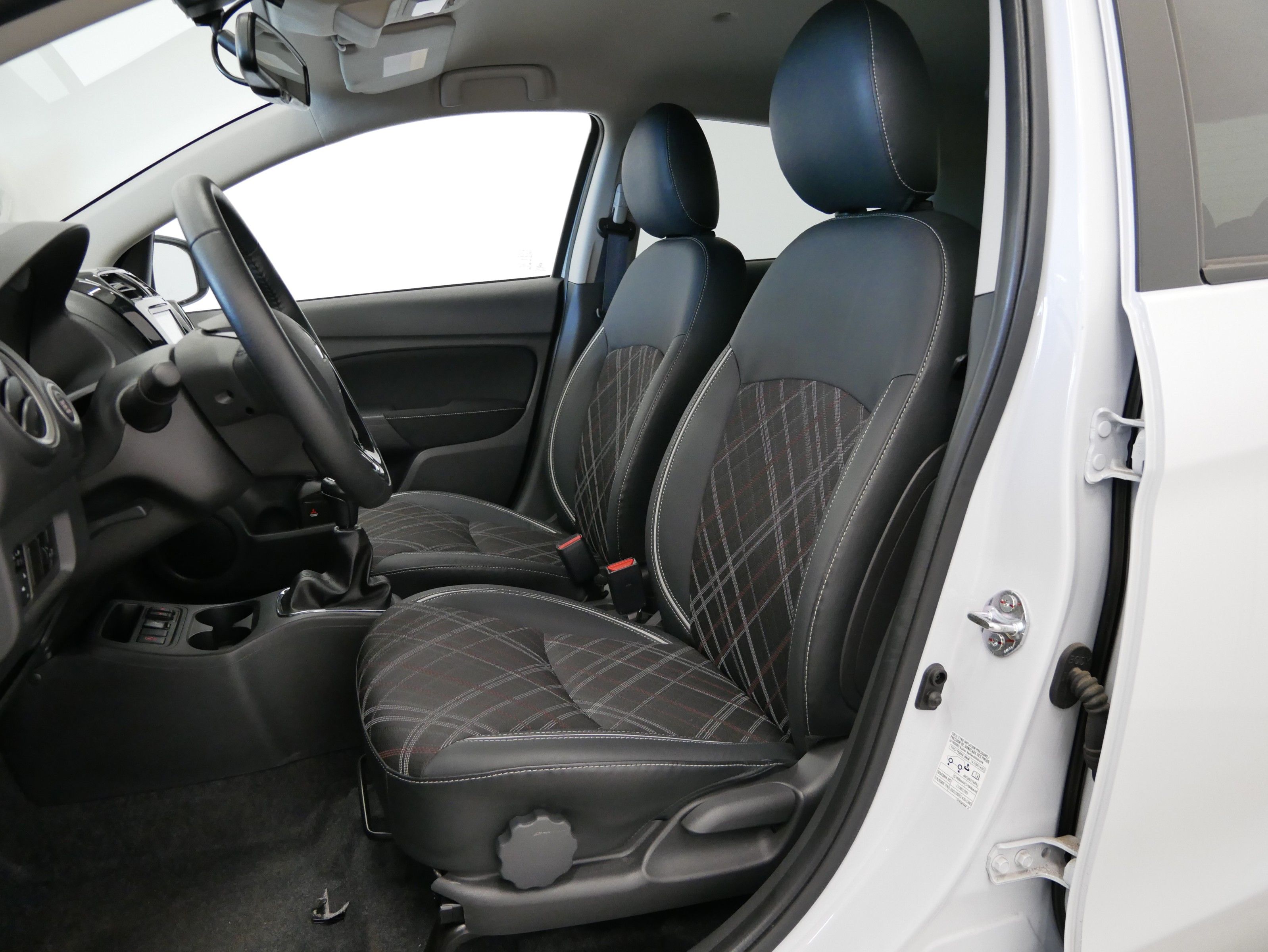 Mitsubishi Space Star, 1.2 MIVEC, 52kW Instyle - fotka 6