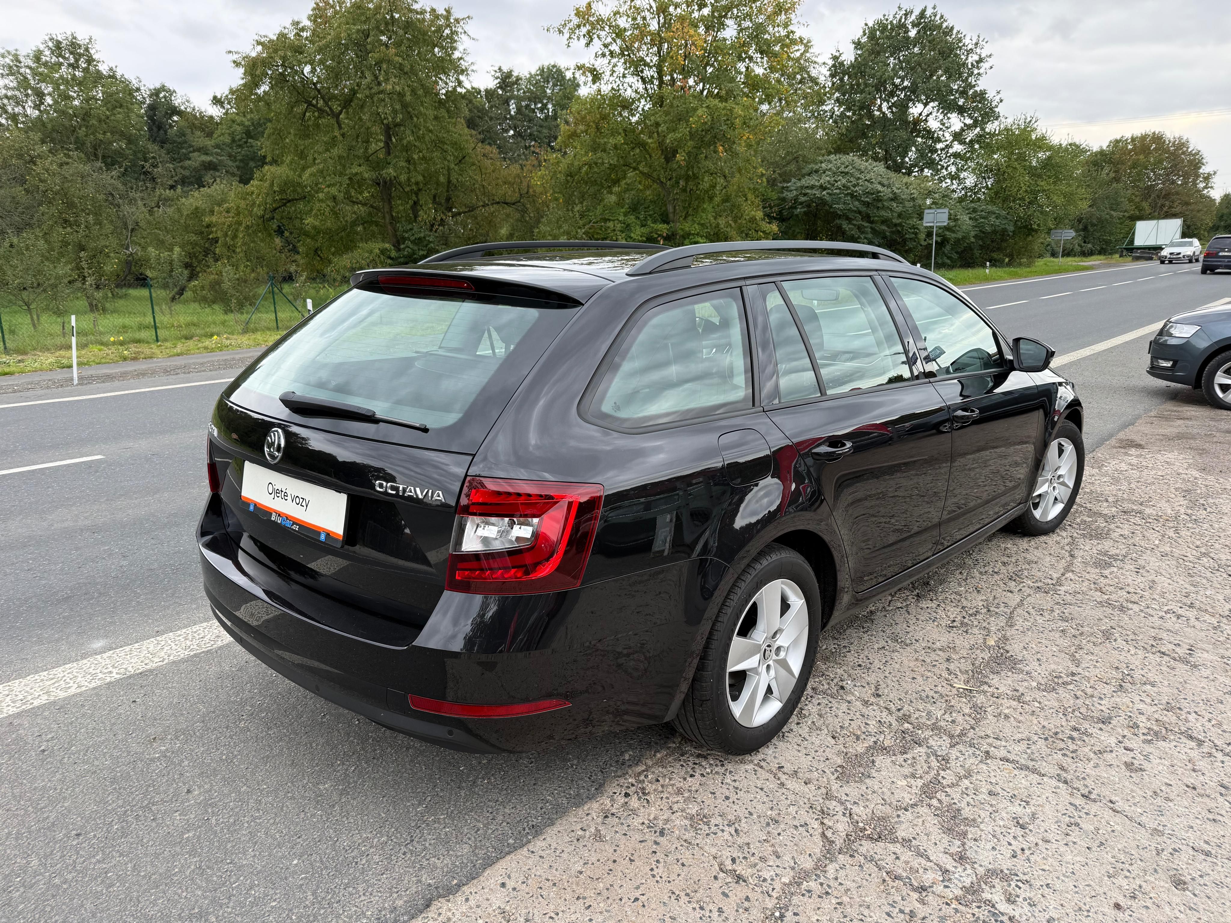 Škoda Octavia, 1.6TDI 85kW ČR Full Led výhřev - fotka 3