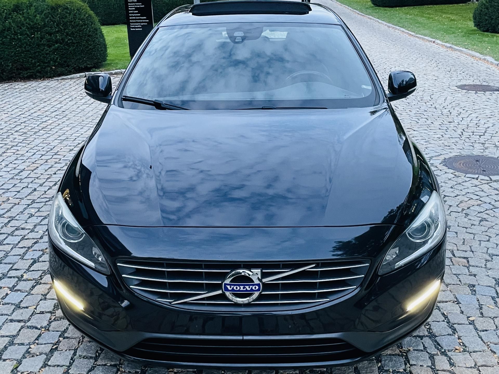 Volvo V60, 2.0D 5VÁLEC AUT SERVISKA TAŽNÉ - fotka 6