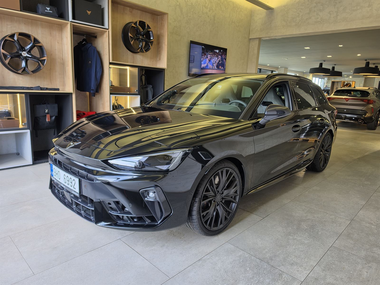 Cupra Leon, SP VZ 2.0 TSI 333k DSG 4WD - fotka 5