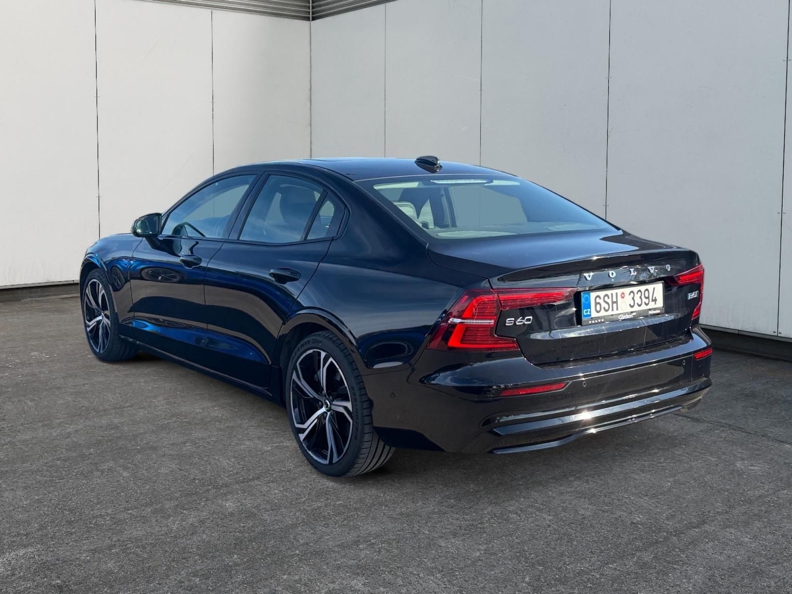 Volvo S60, ULTIMATE DARK B5 184kW AWD CZ - fotka 4