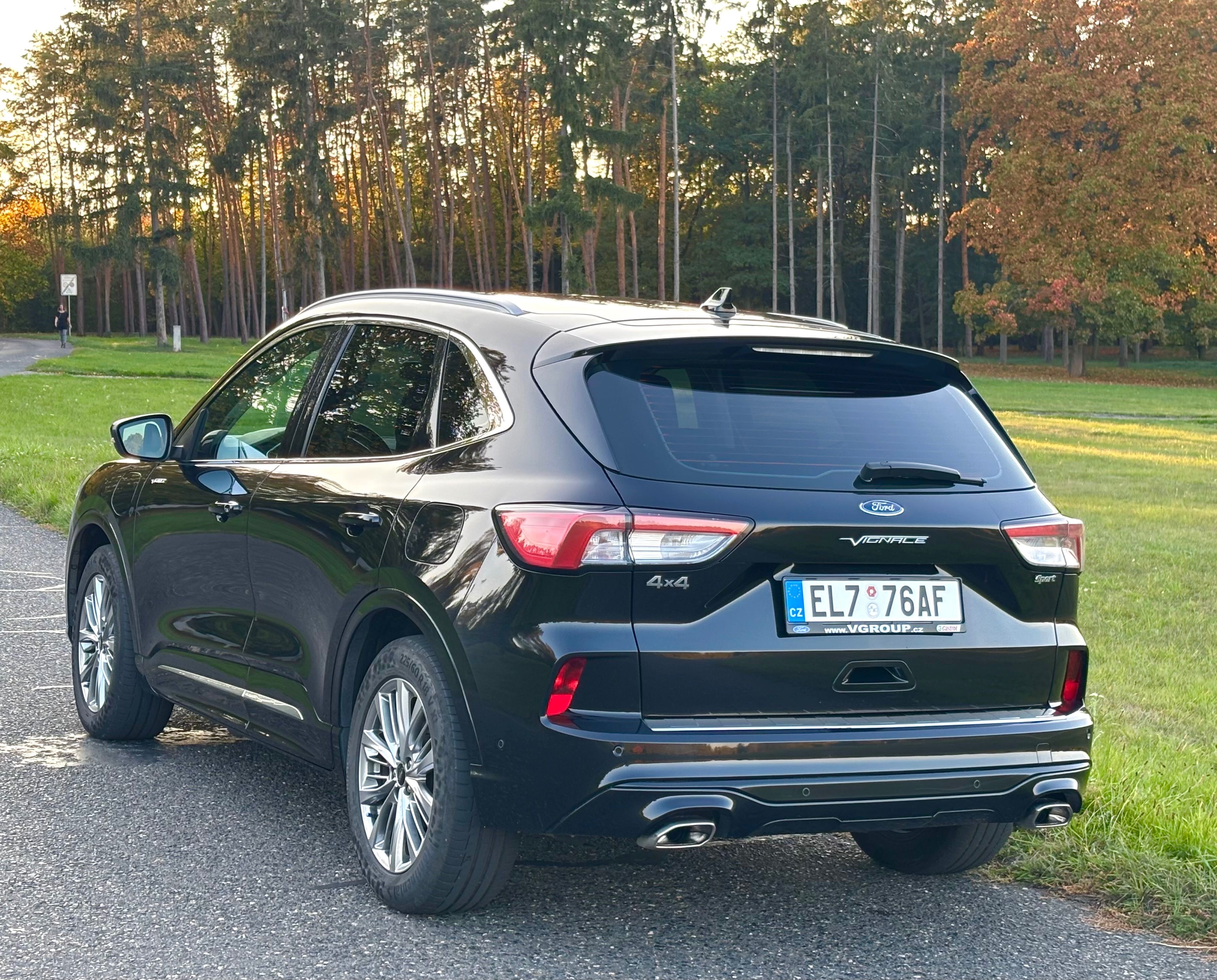 Ford Kuga, 2,5 PHEV Hibrid, Max výbava - fotka 4