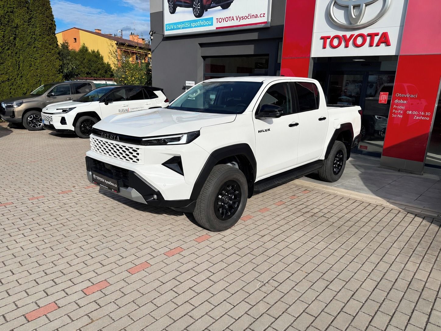 Toyota Hilux, 2,8D 4x4 6AT Active HYB - fotka 2