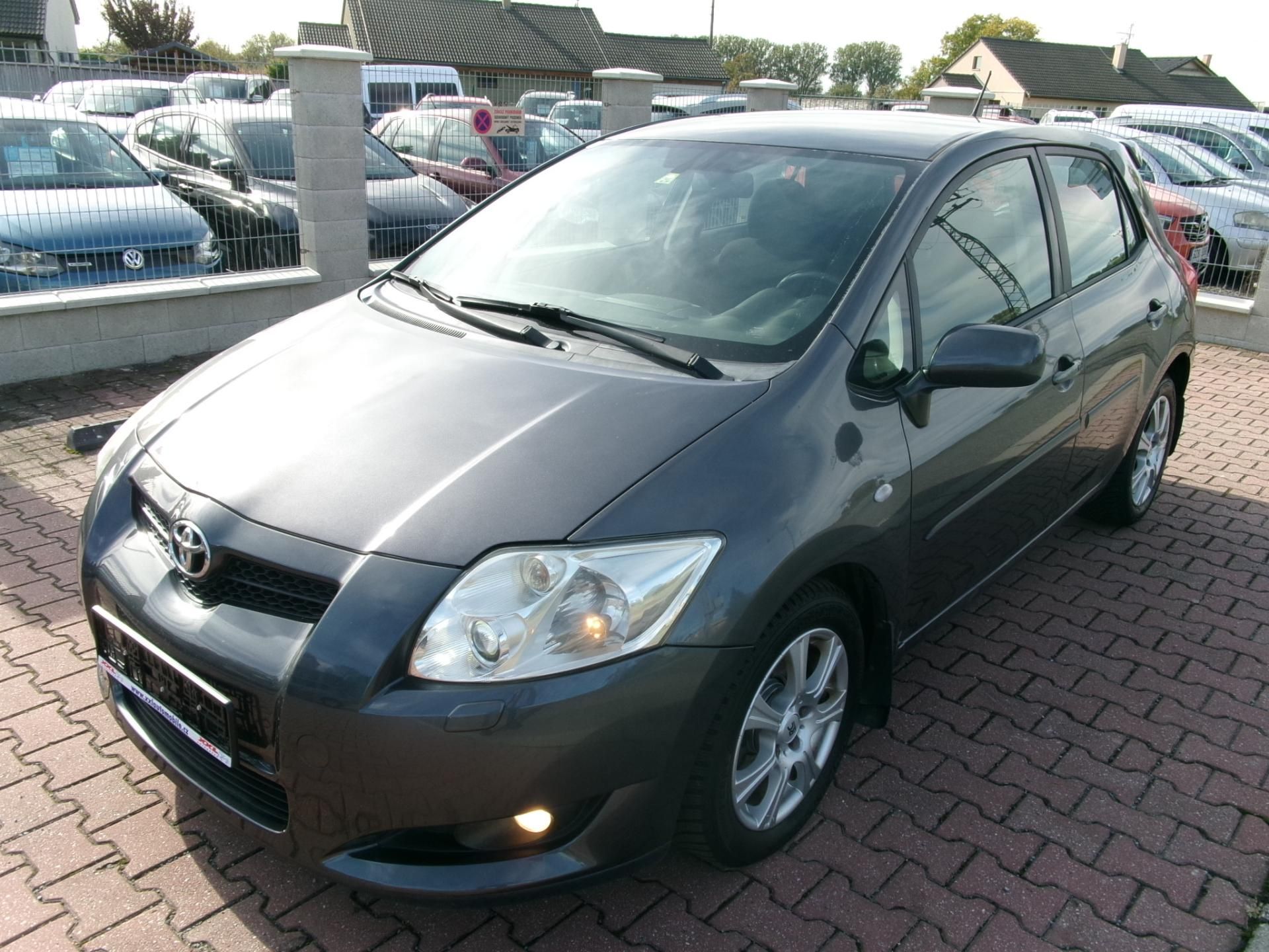Toyota Auris, 2,0 D-4D 93kW AC TEMP ALU - fotka 2